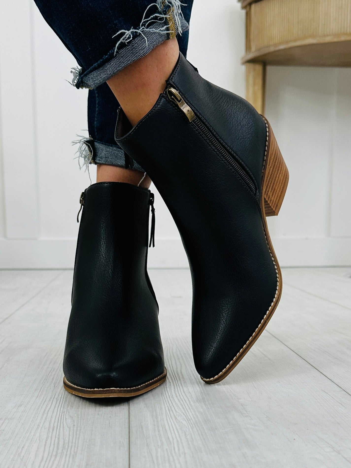 The Right On Time Boot In Black