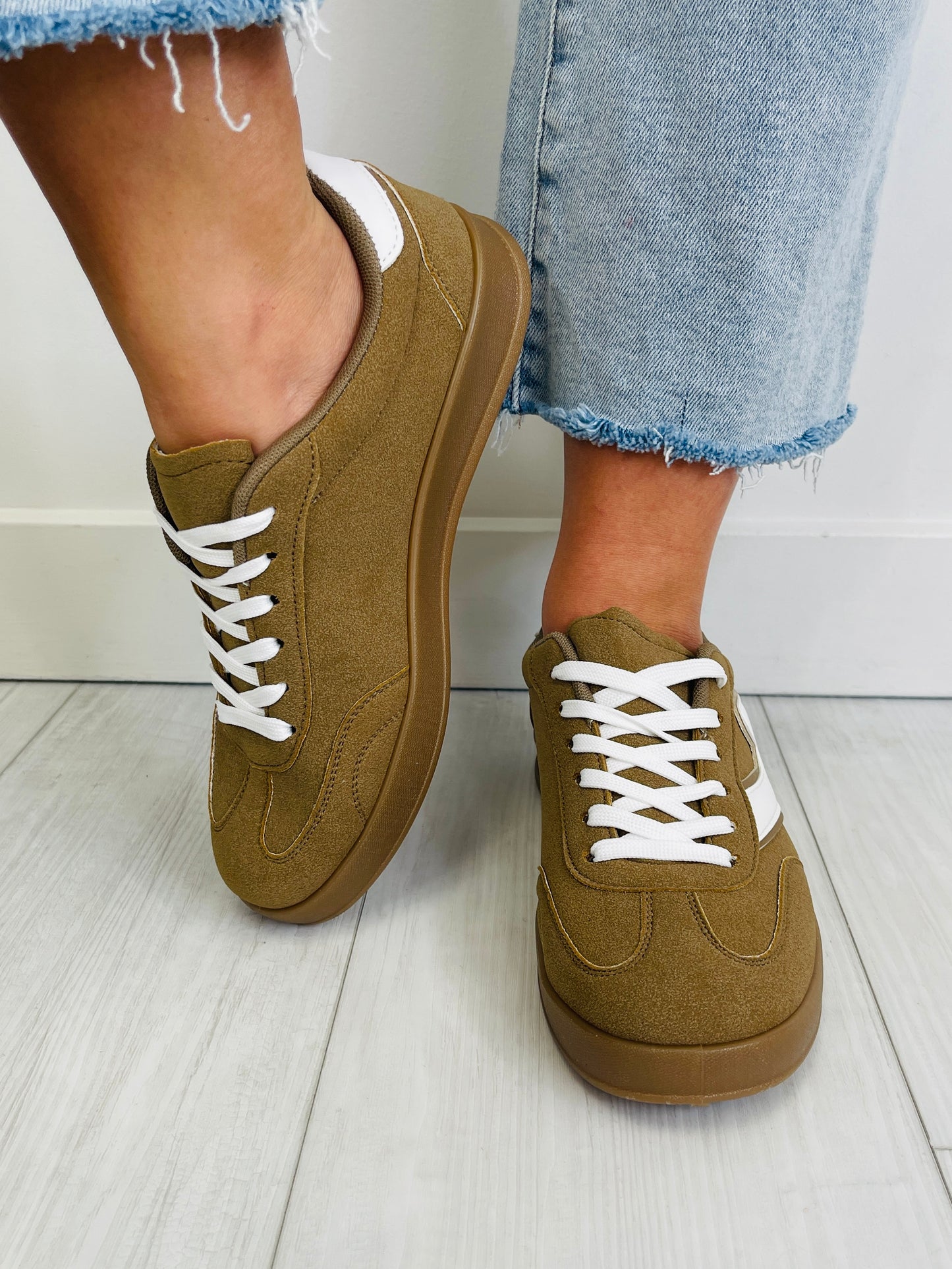 Good Company Sneakers In Khaki White