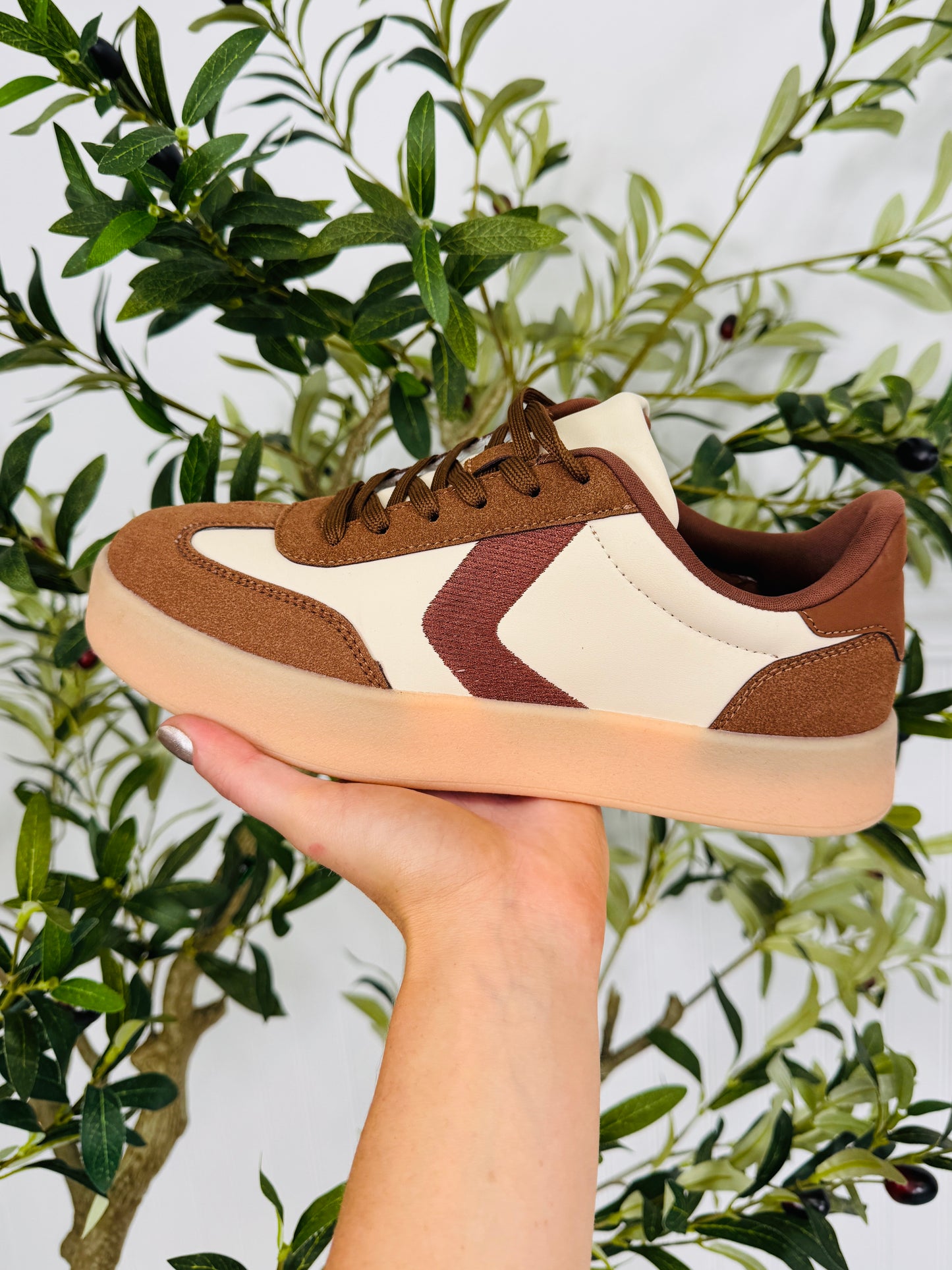 The Daily Grind Sneakers In Beige