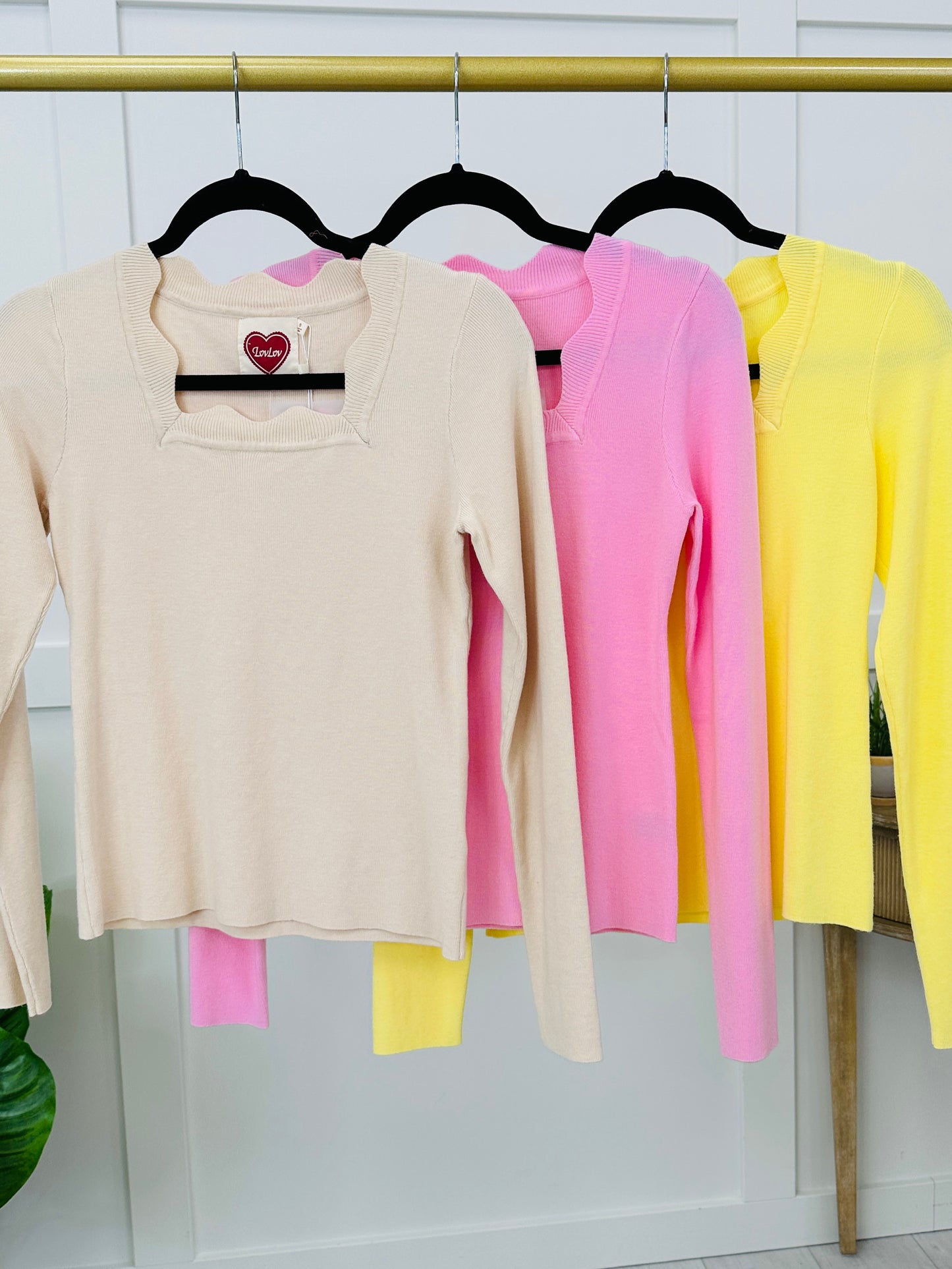 Daydream Curve Top In Multiple Colors