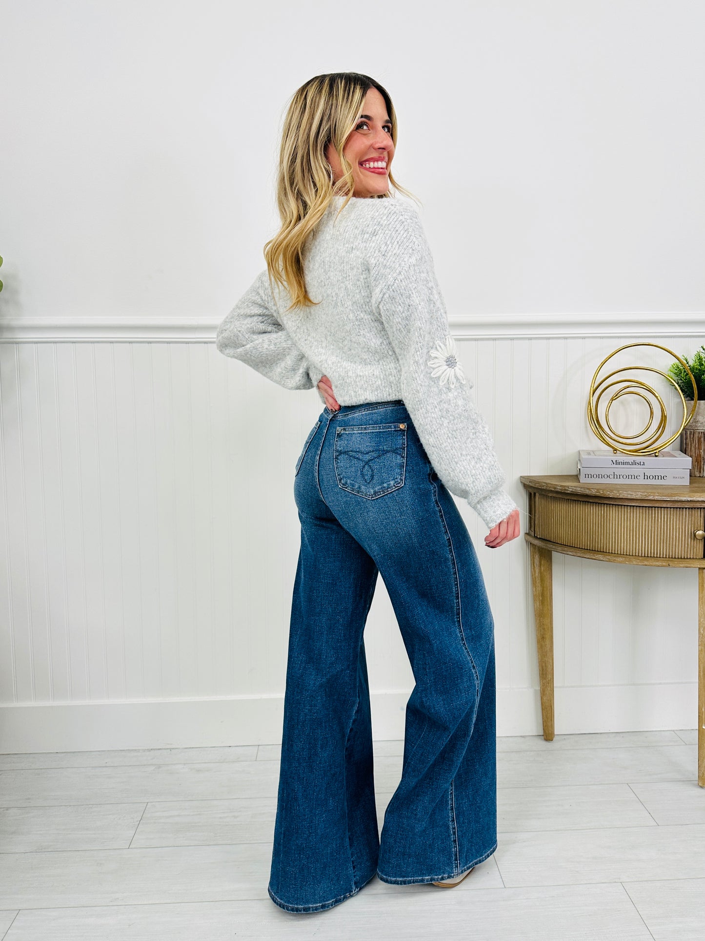 Judy Blue Far Out Wide Leg Tummy Control Jeans in Reg/Curvy