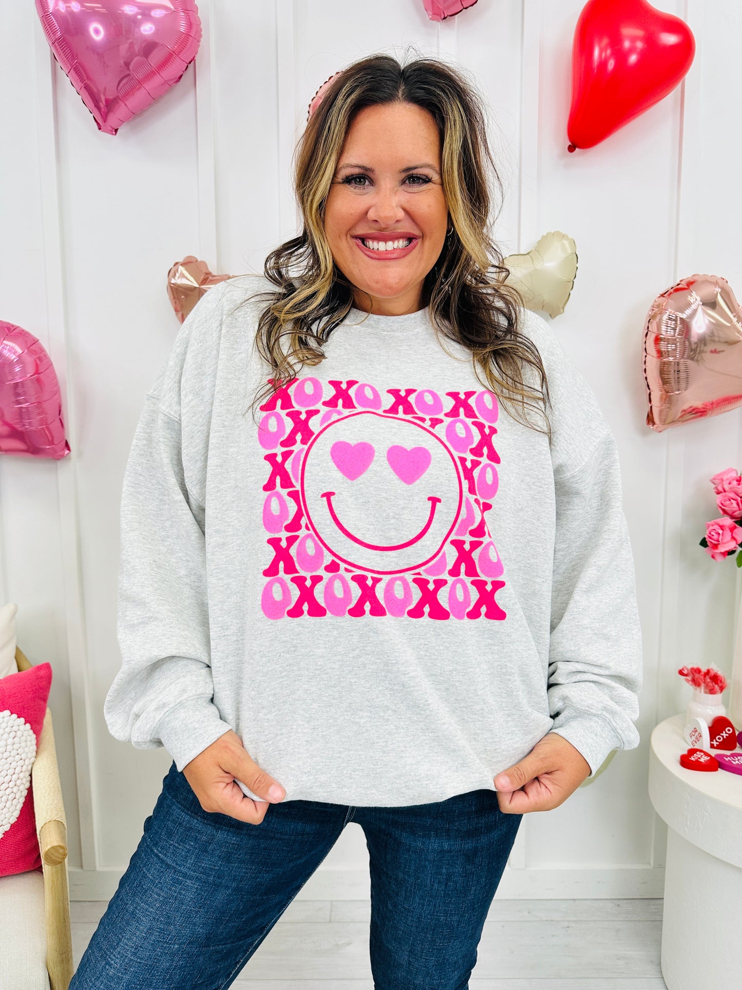 XOXO Smile Graphic Crewneck Sweatshirt