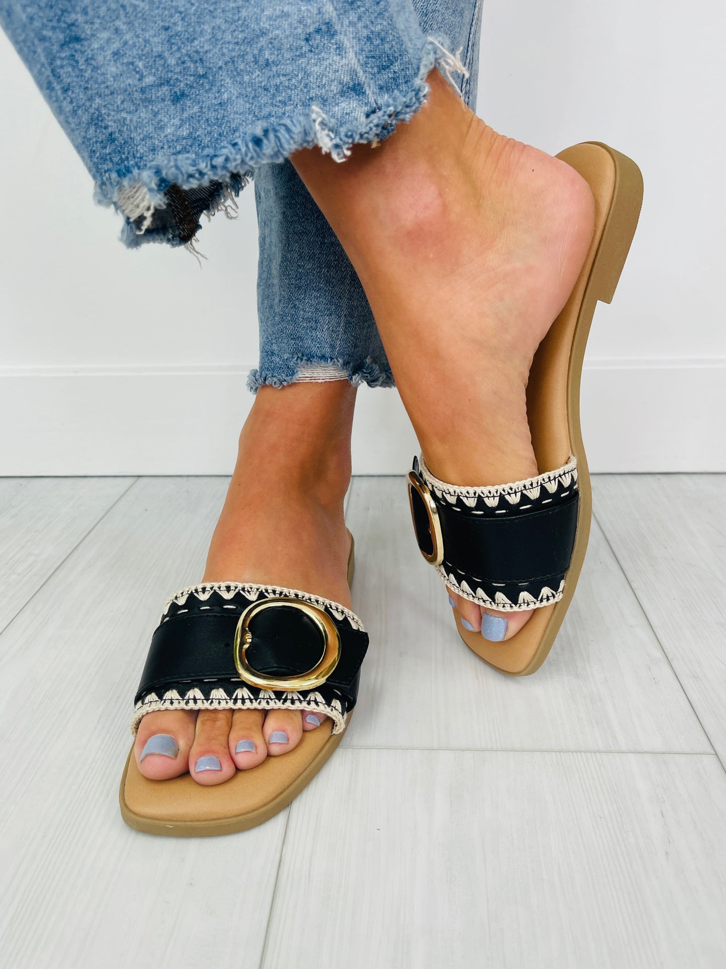 Daily Detail Sandals In Black
