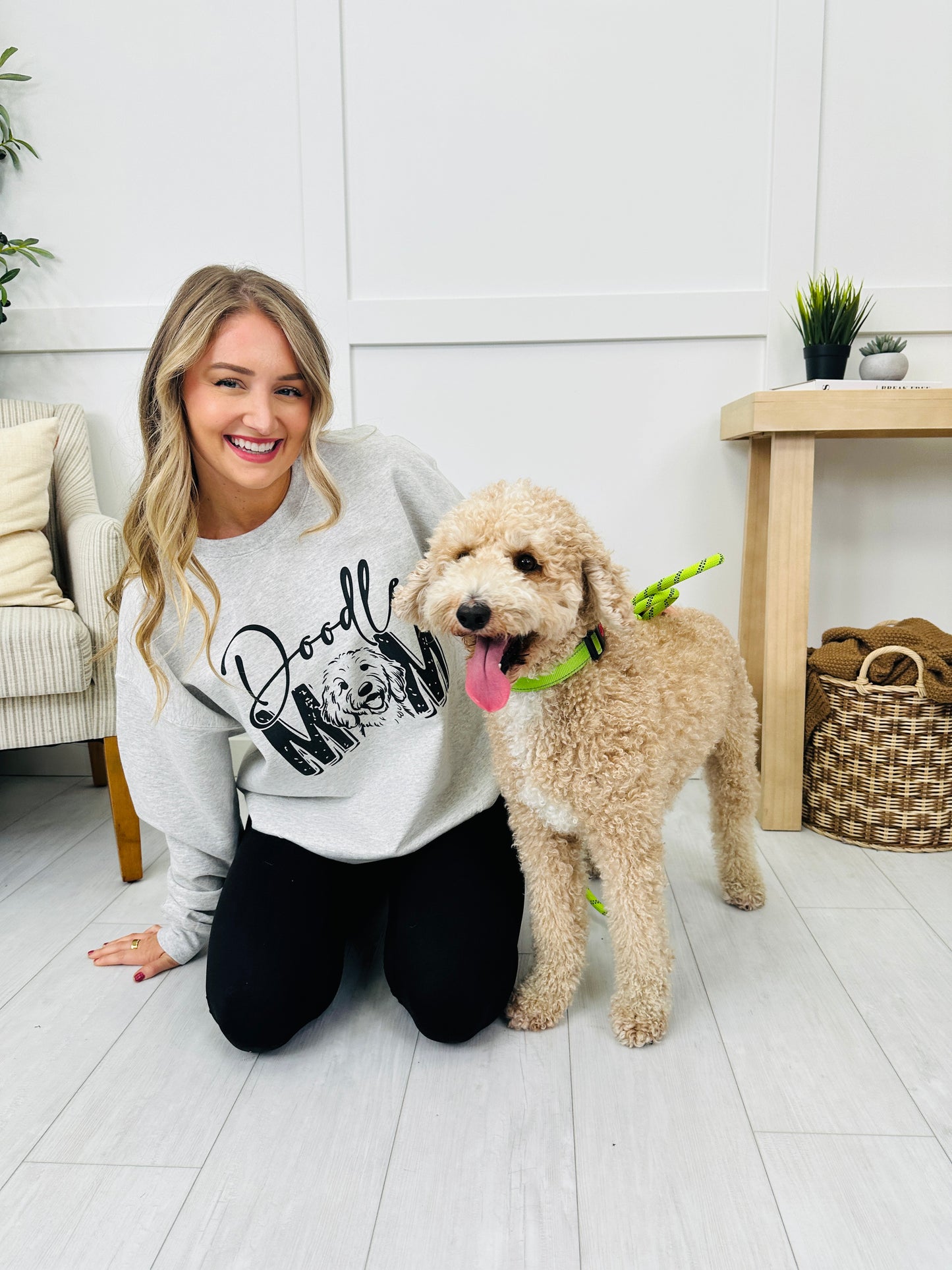 Doodle Mom Graphic Crewneck Sweatshirt