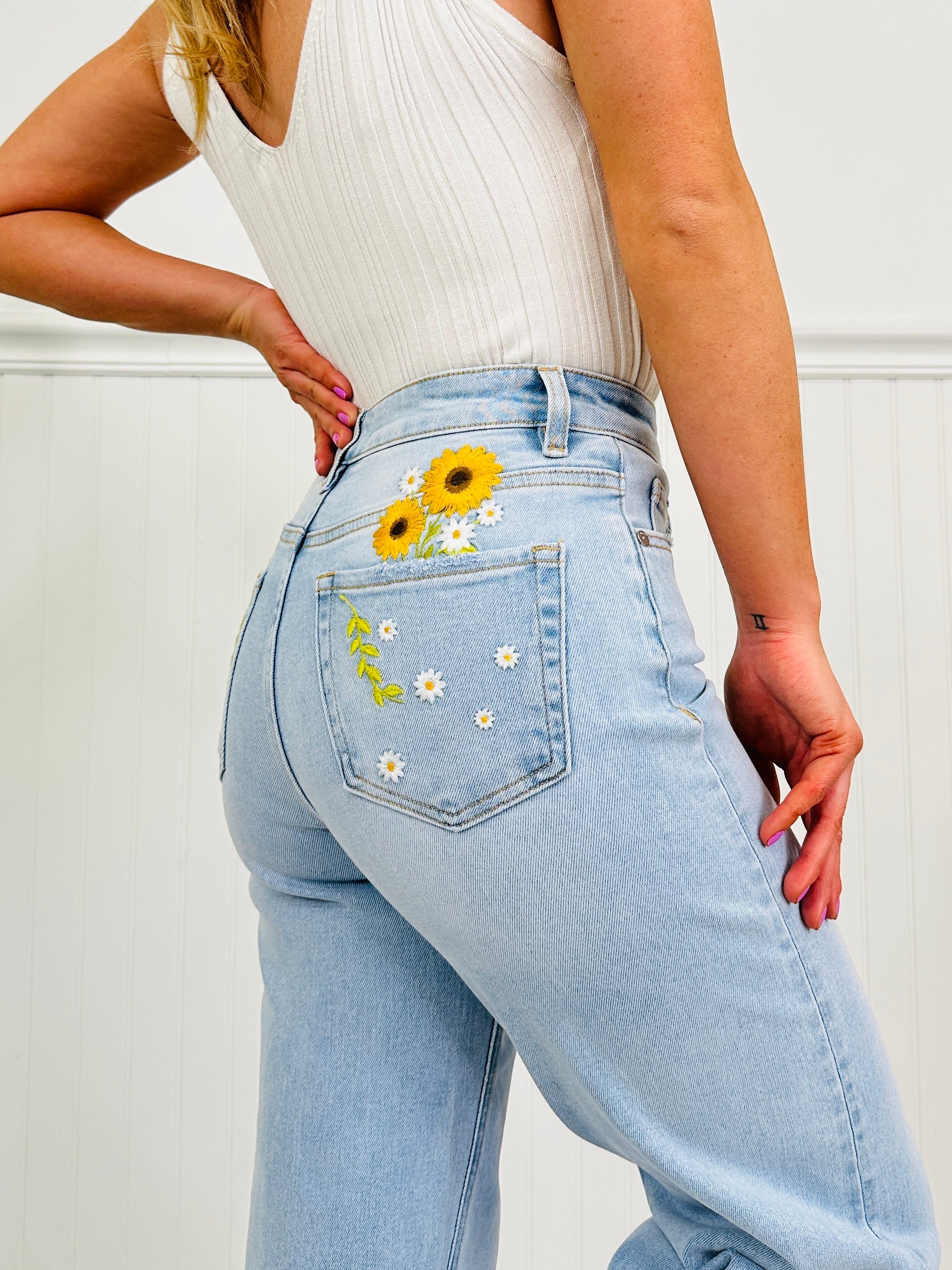 Sunflower Season Tummy Control Wide Leg Cropped Jeans – MOCO Boutique