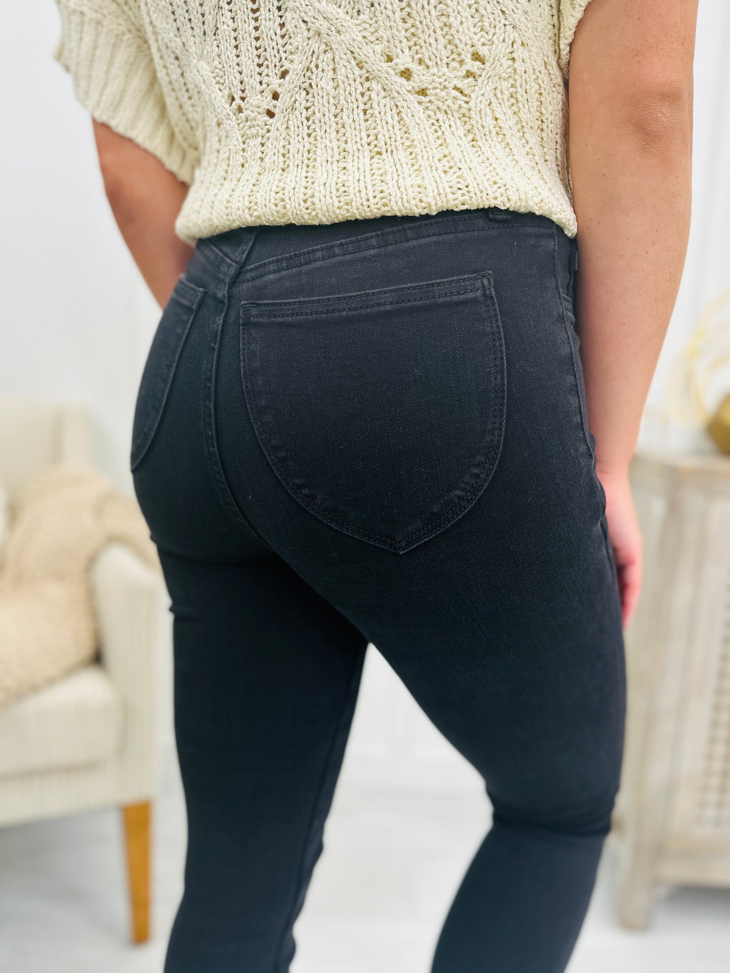 Judy Blue Pulling Through Pull On Skinny Jeans in Reg/Curvy