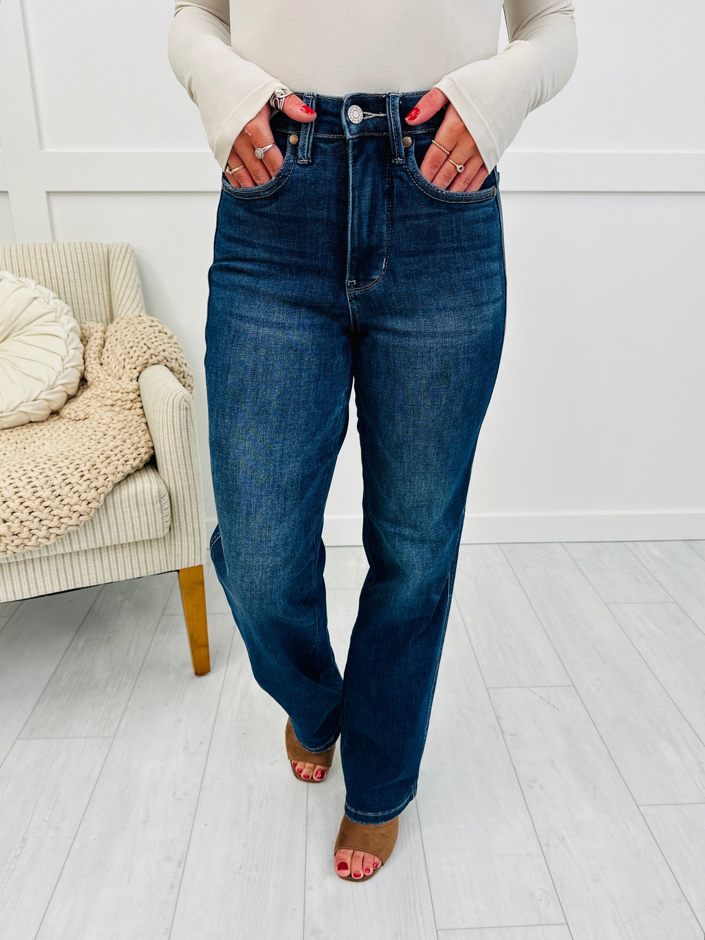 Judy Blue Get It Straight Tummy Control Straight Jeans in Reg/Curvy