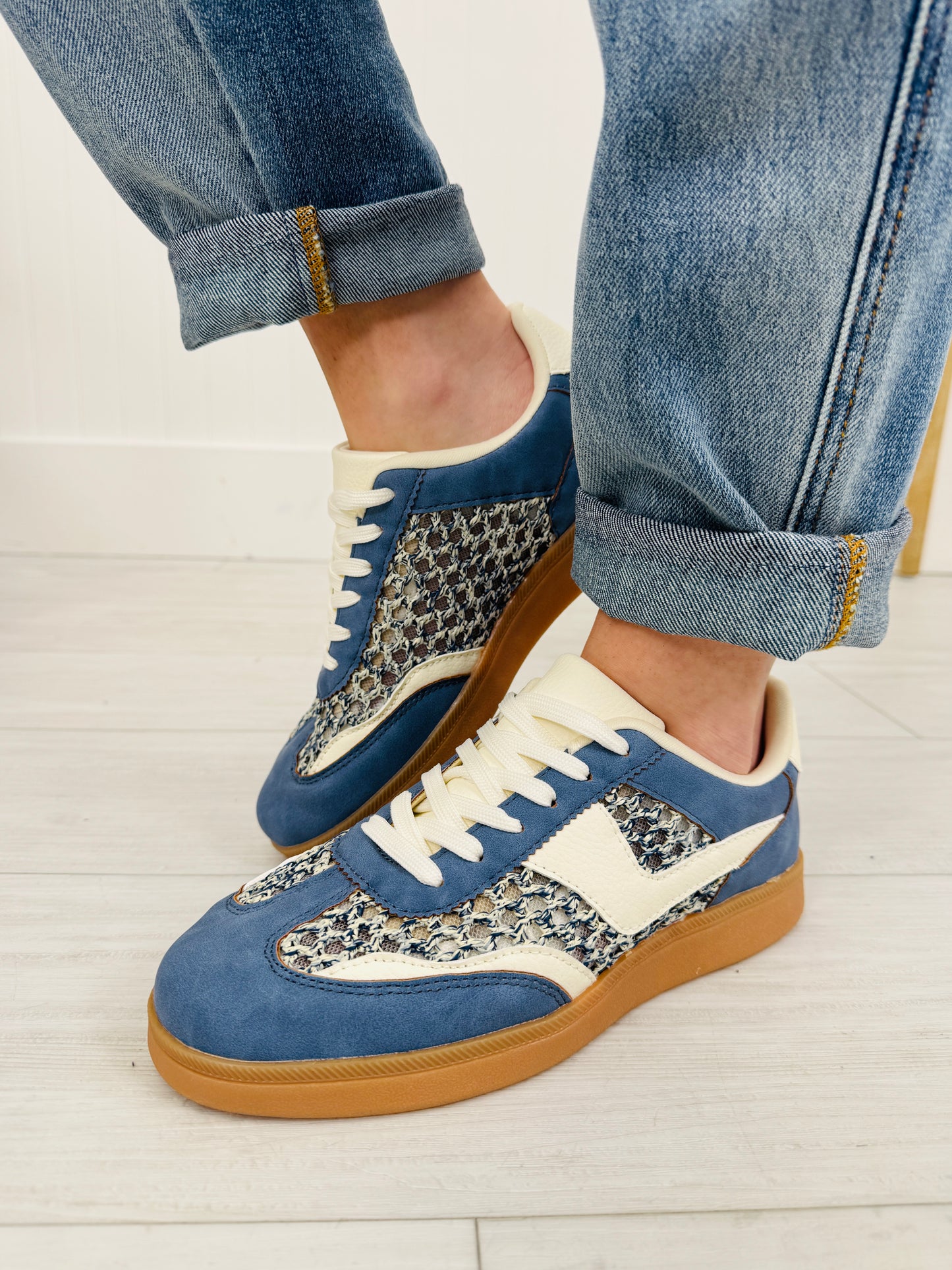Glimmer Groove Sneakers In Blue White