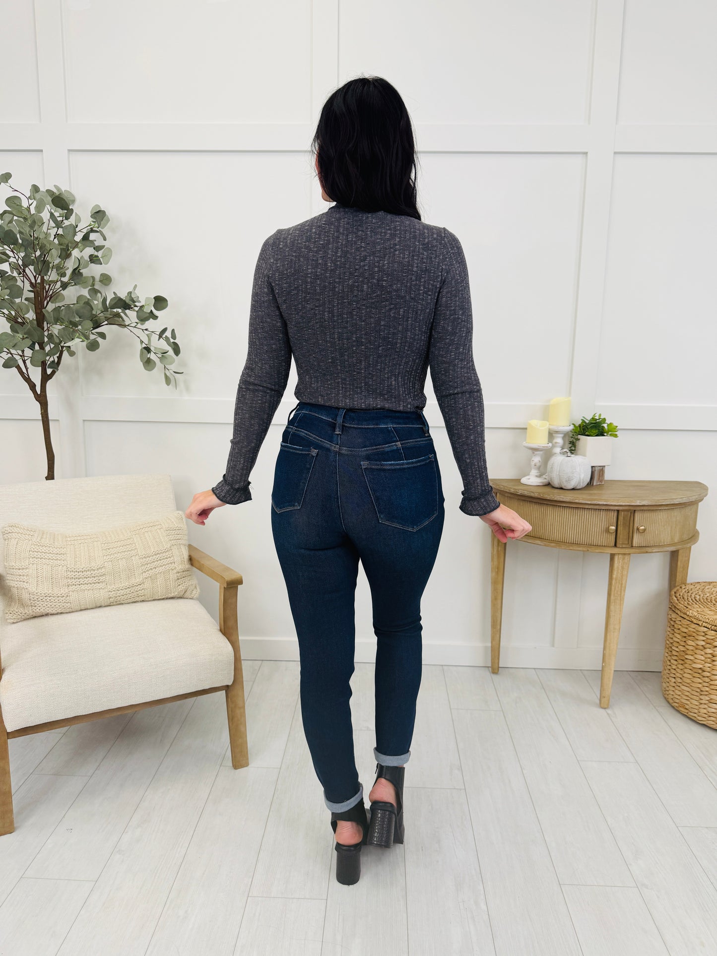 Refined Edge Top in Charcoal
