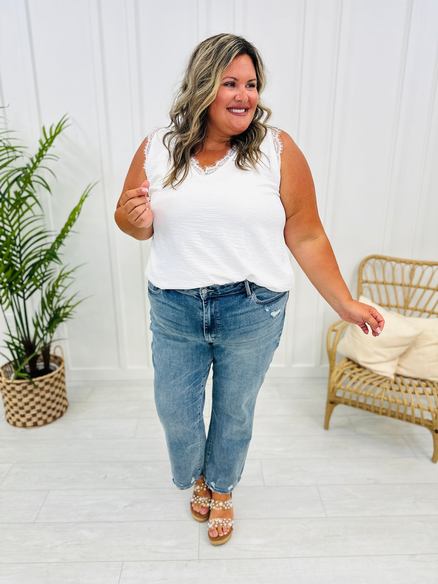 Judy Blue Play it Straight Jeans in Reg/Curvy