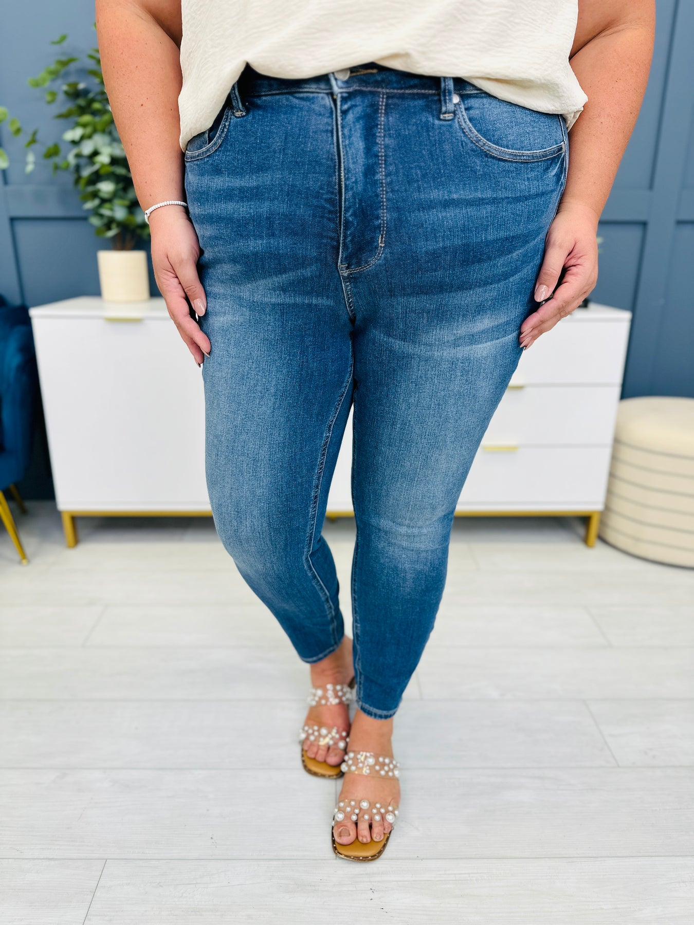 New Judy Blue spring Tummy Control Jeans are here! 👏 #shopmoco  #mocoboutique #followmoco #ootd #outfitinspo #wiw #sizeinclusive…
