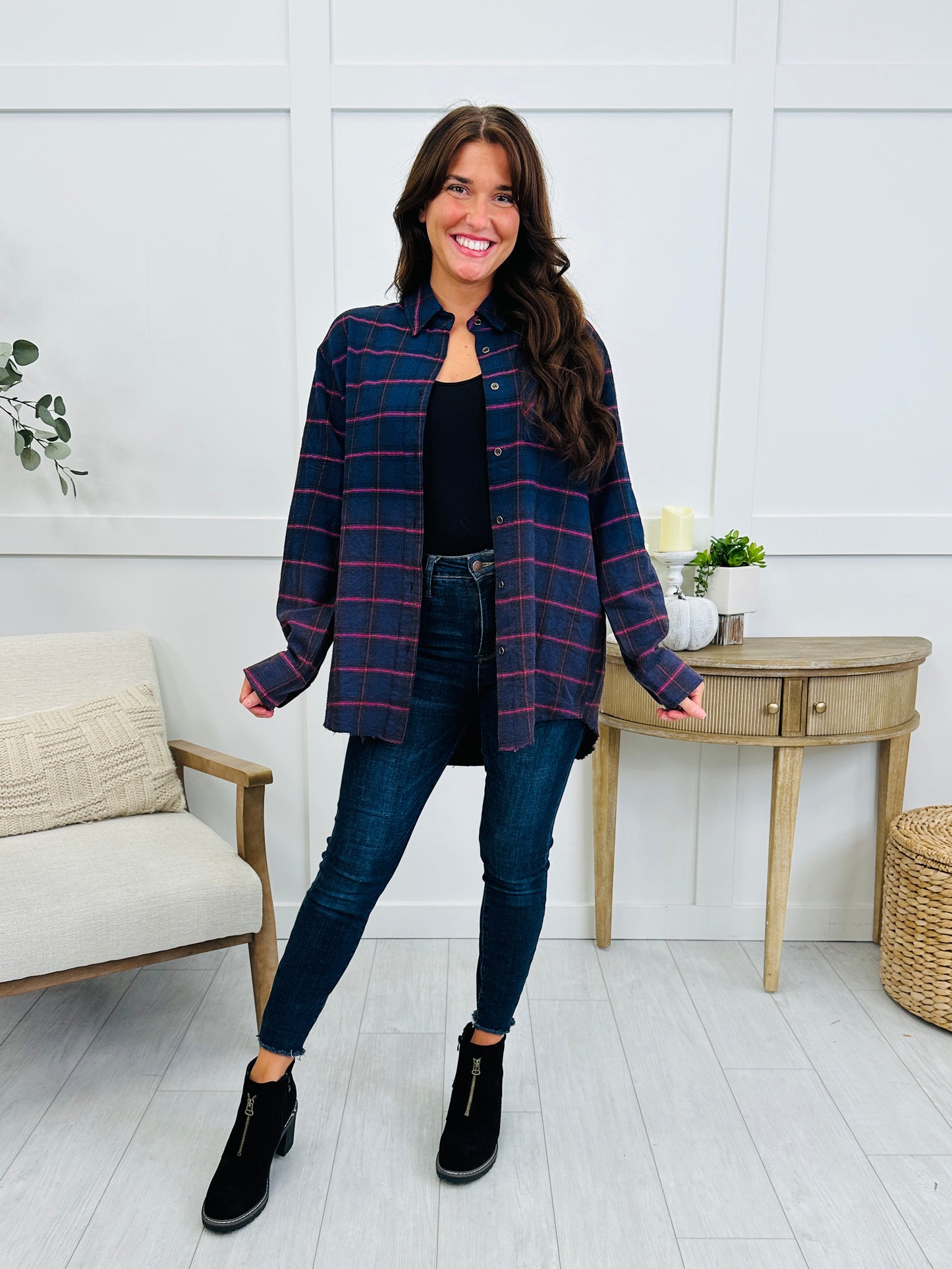 Night Out Plaid Top In Navy