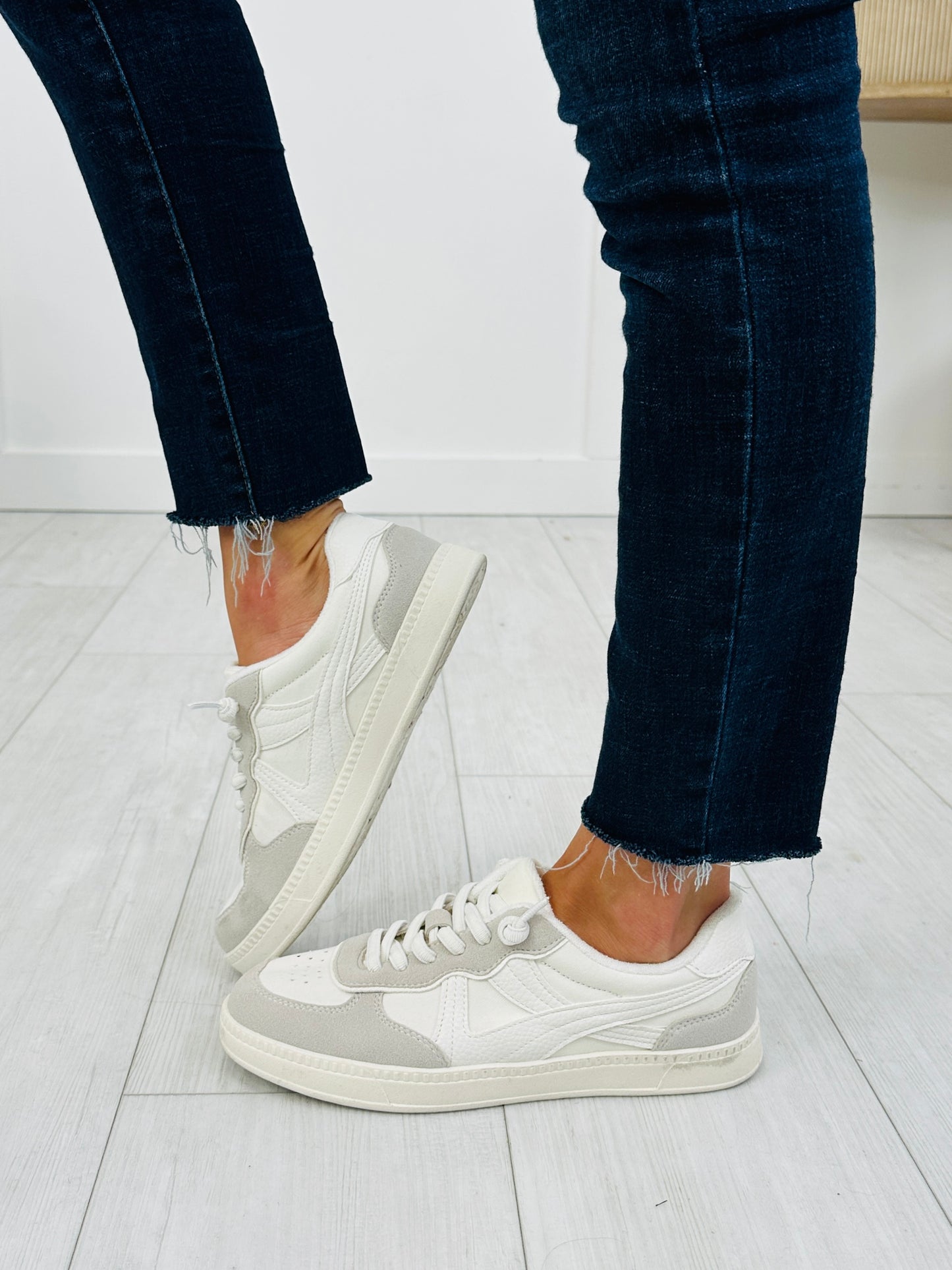 Weekend Wander Sneakers In Cream/Grey