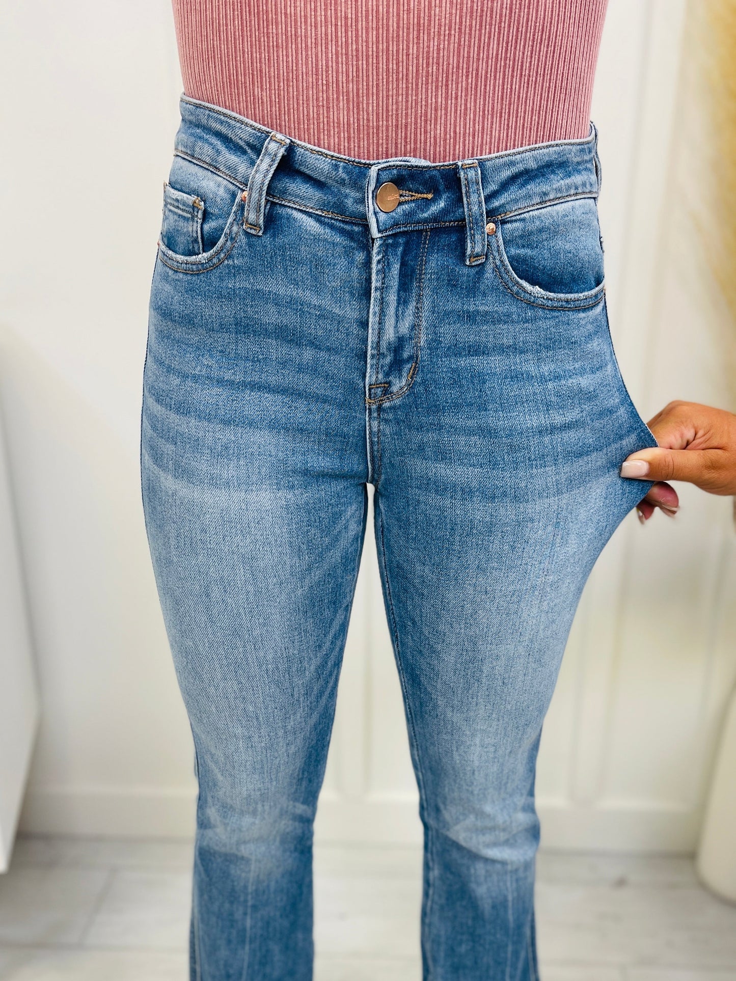 Mica Kick Back And Relax Kick Flare Cropped Jeans in Reg/Curvy