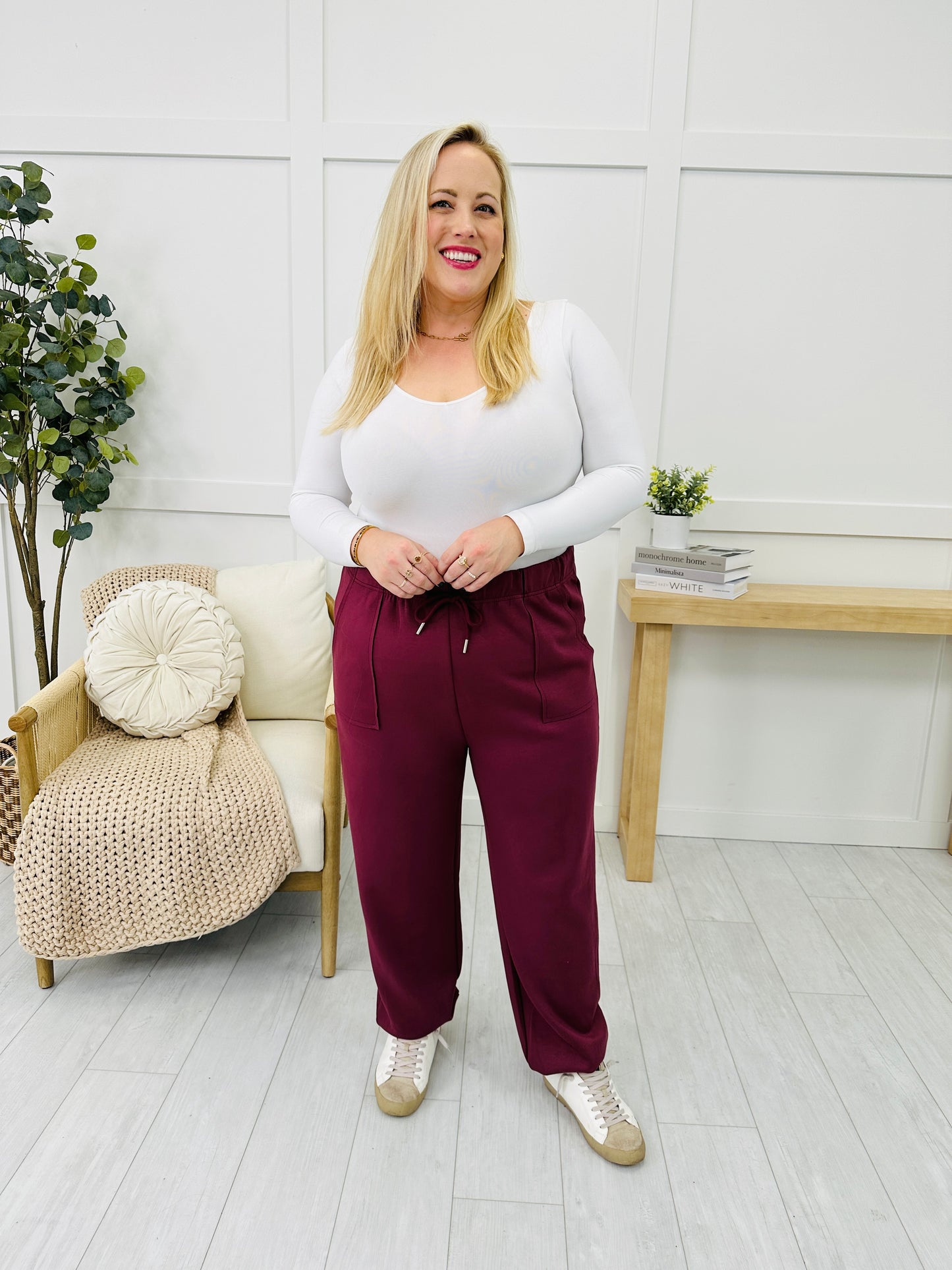 REG/CURVY Merlot Moves Joggers