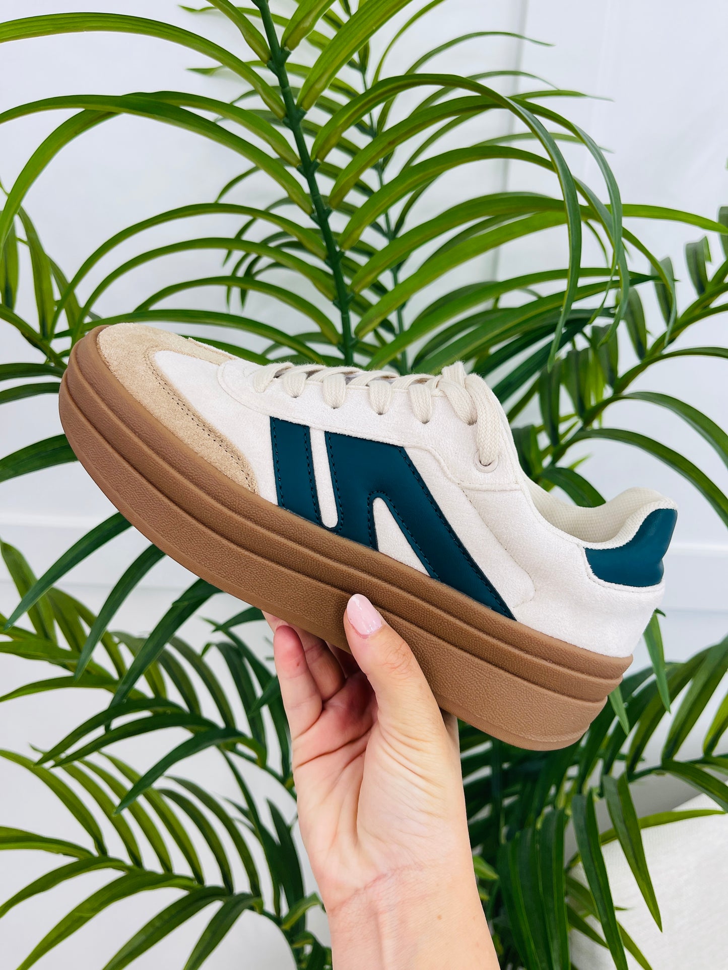 The New Chapter Sneakers In Beige Green