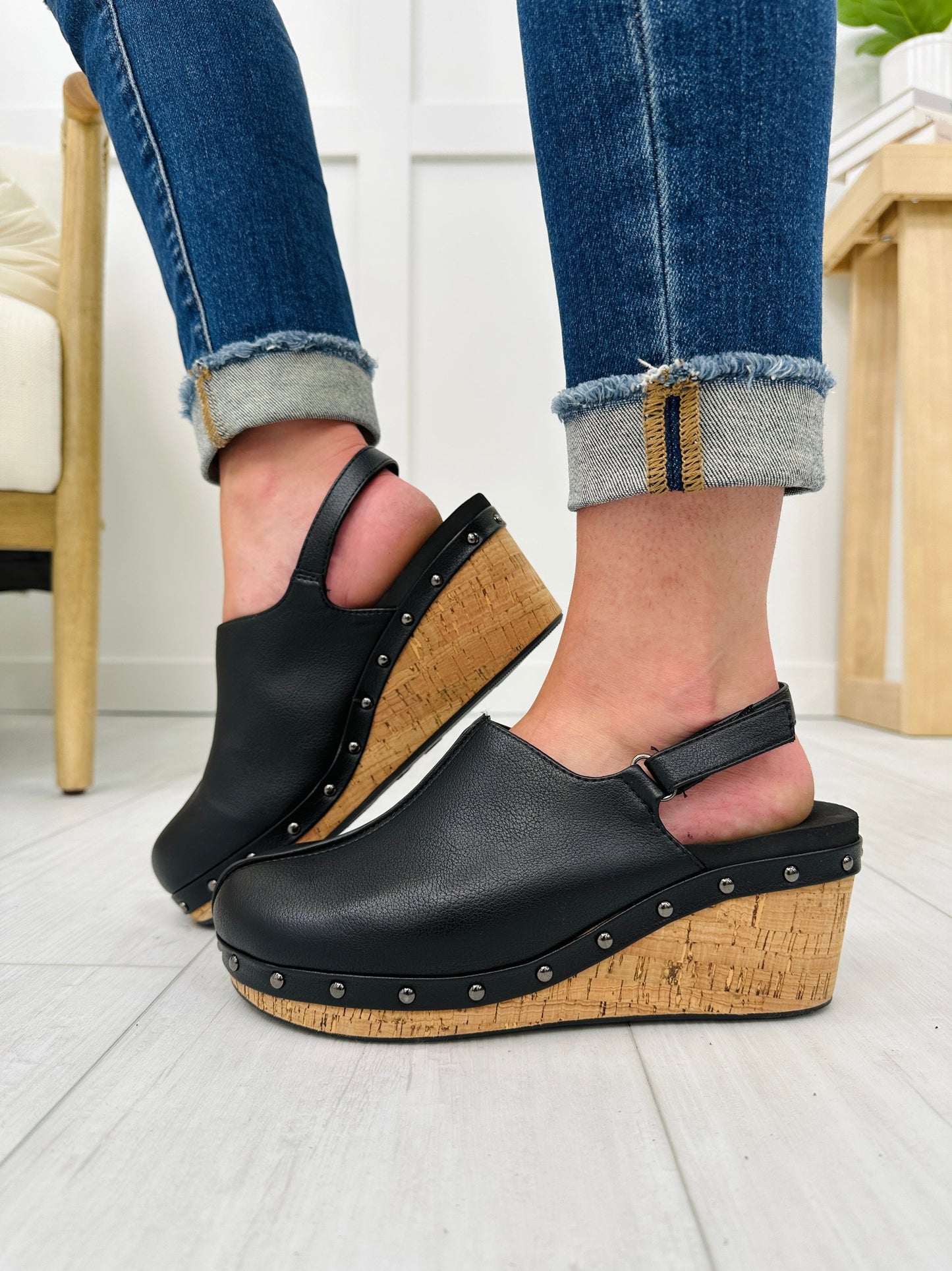 Show Up And Show Off Wedges In Black Smooth