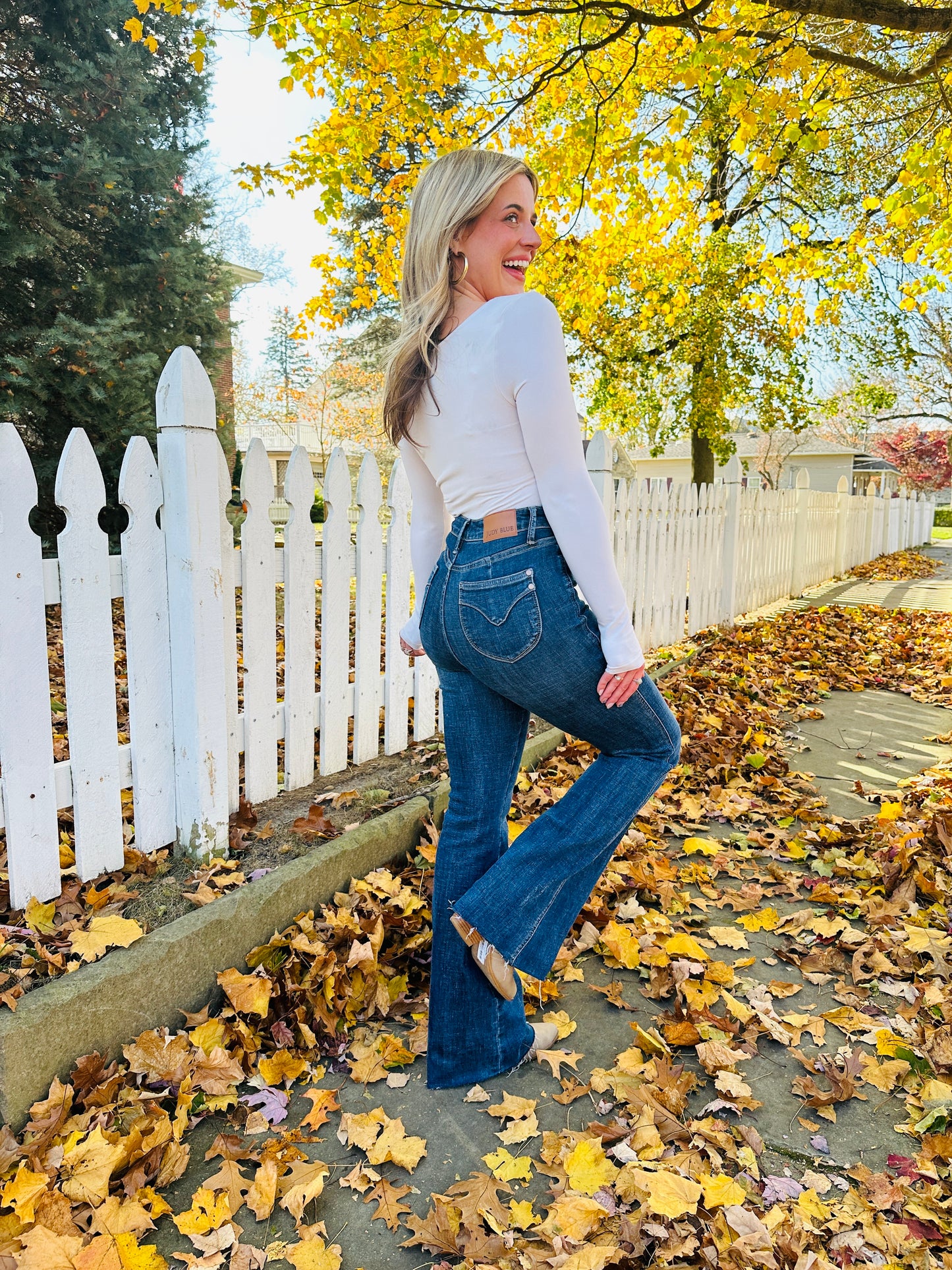 Judy Blue Trifecta Flare Tummy Control Butt Lifting Flare Jeans in Reg/Curvy