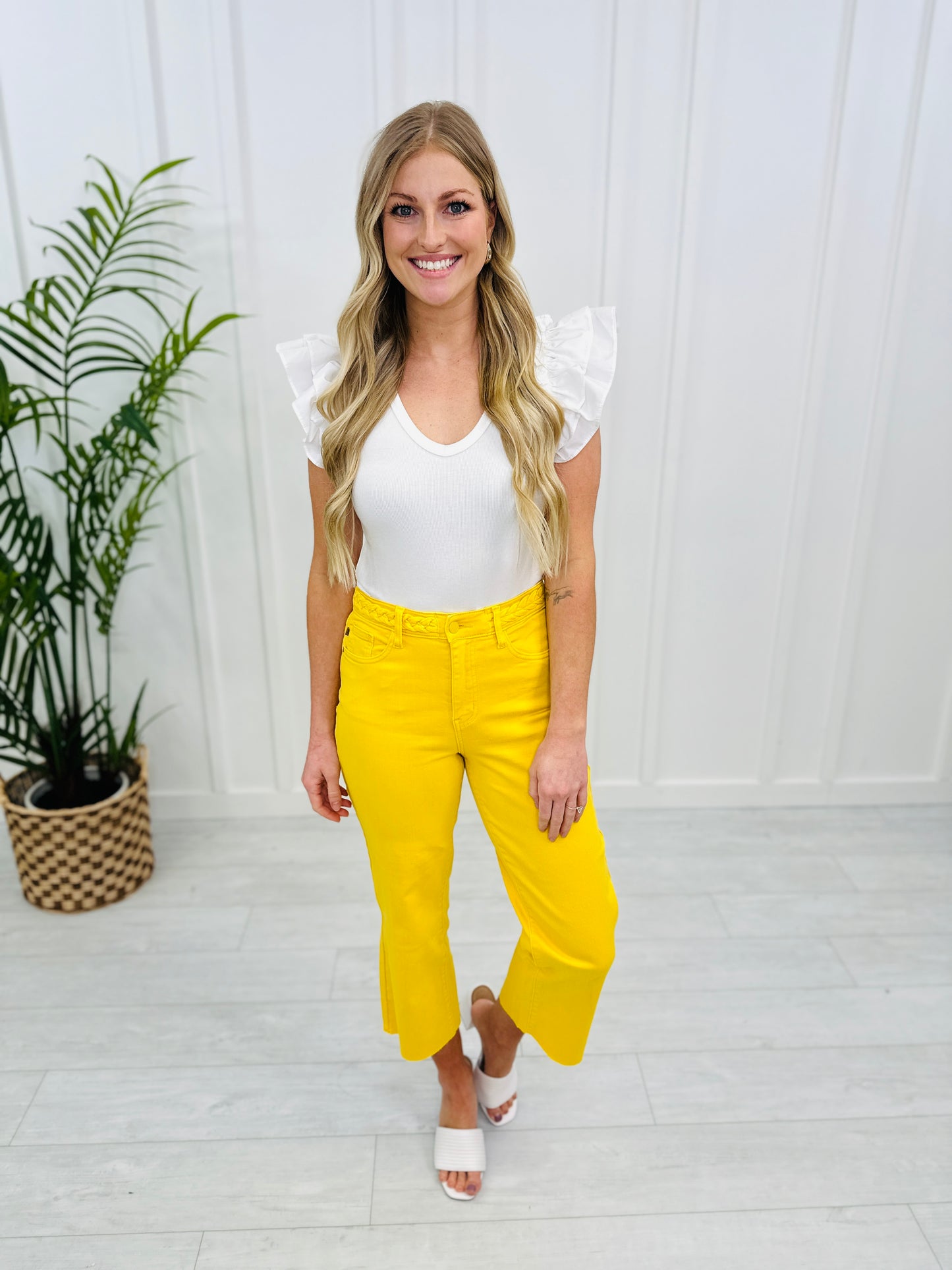 Judy Blue Walking on Sunshine Cropped Wide Leg Jeans in Reg/Curvy