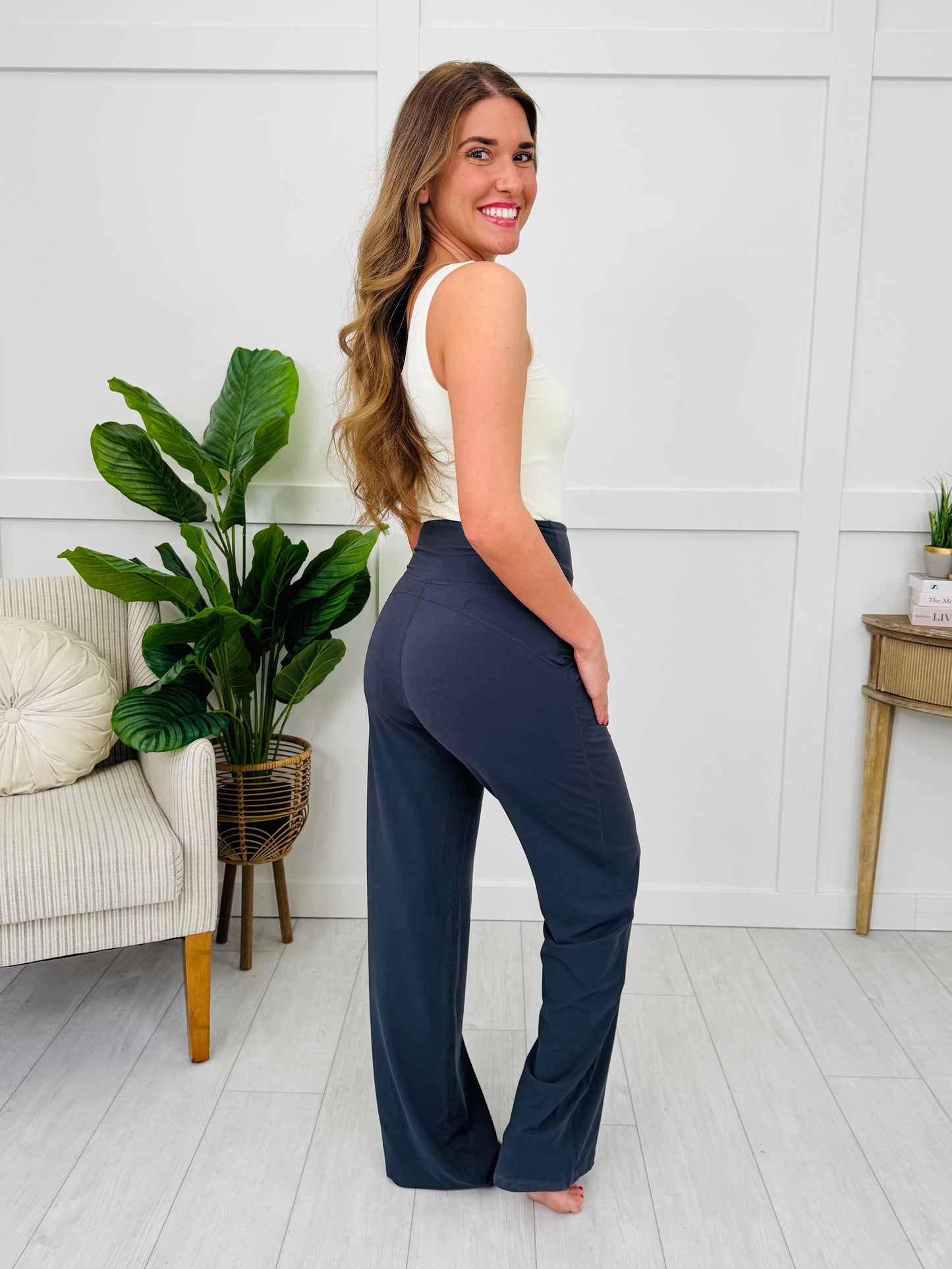 Weightless Words Leggings In Charcoal