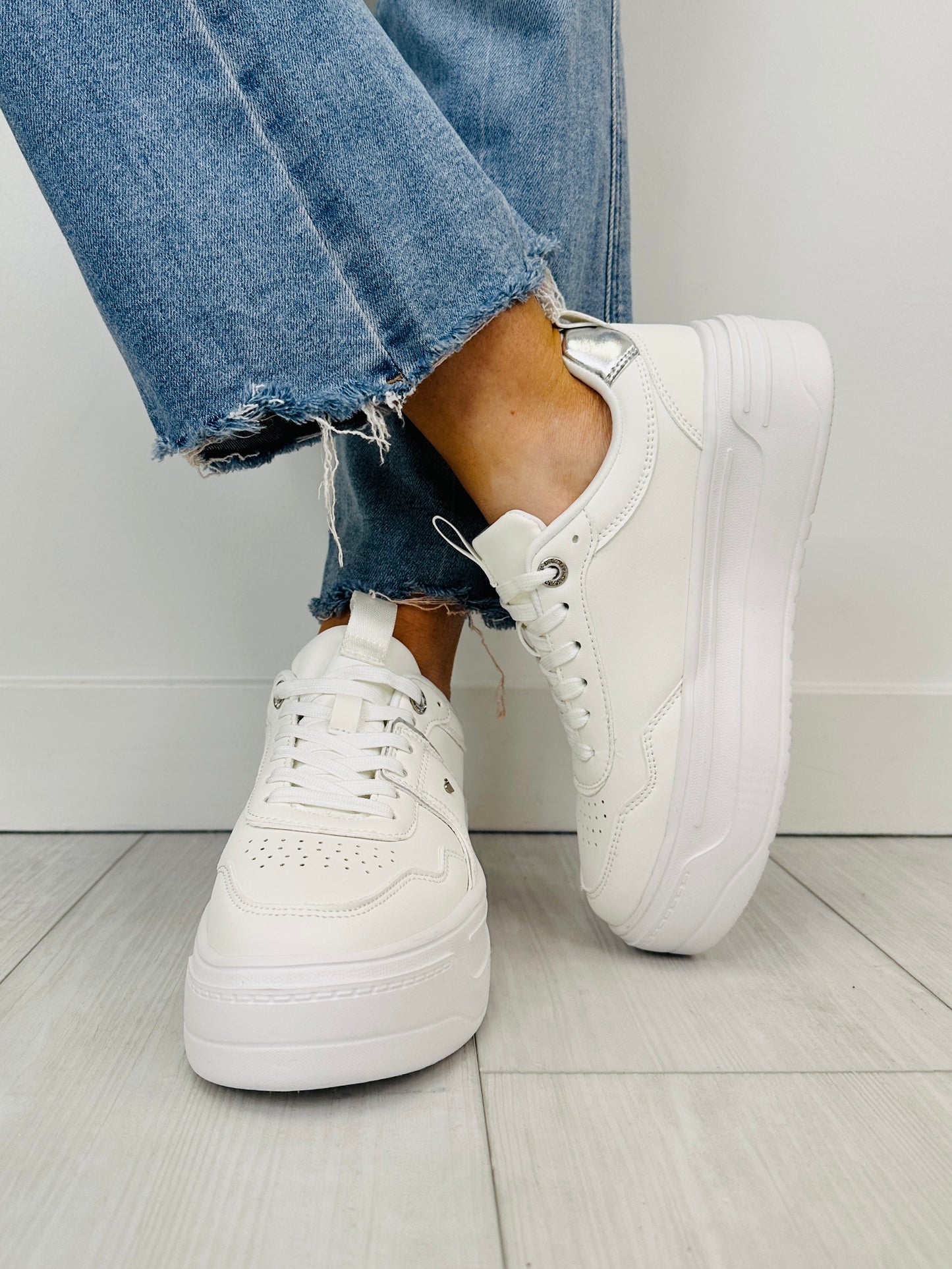 The Charming Step Sneakers In White