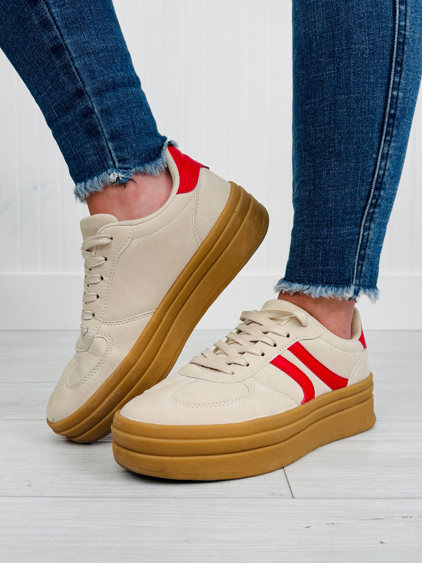 Street Sprint Sneakers in Beige/Red