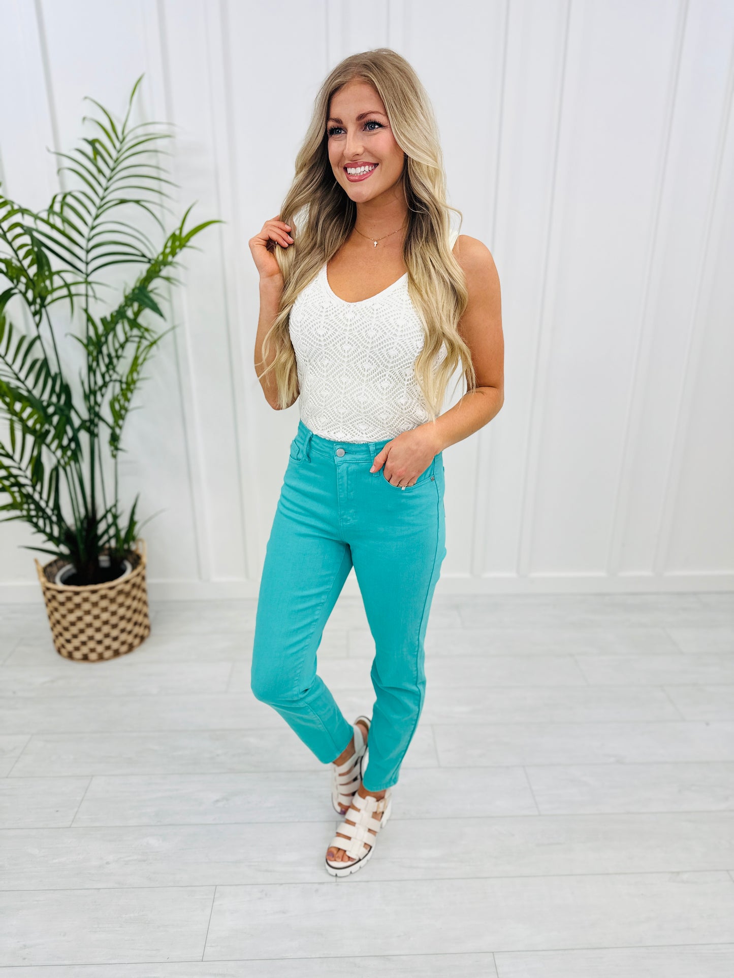 Judy Blue Seas The Day Aquamarine Slim Fit Jeans in Reg/Curvy