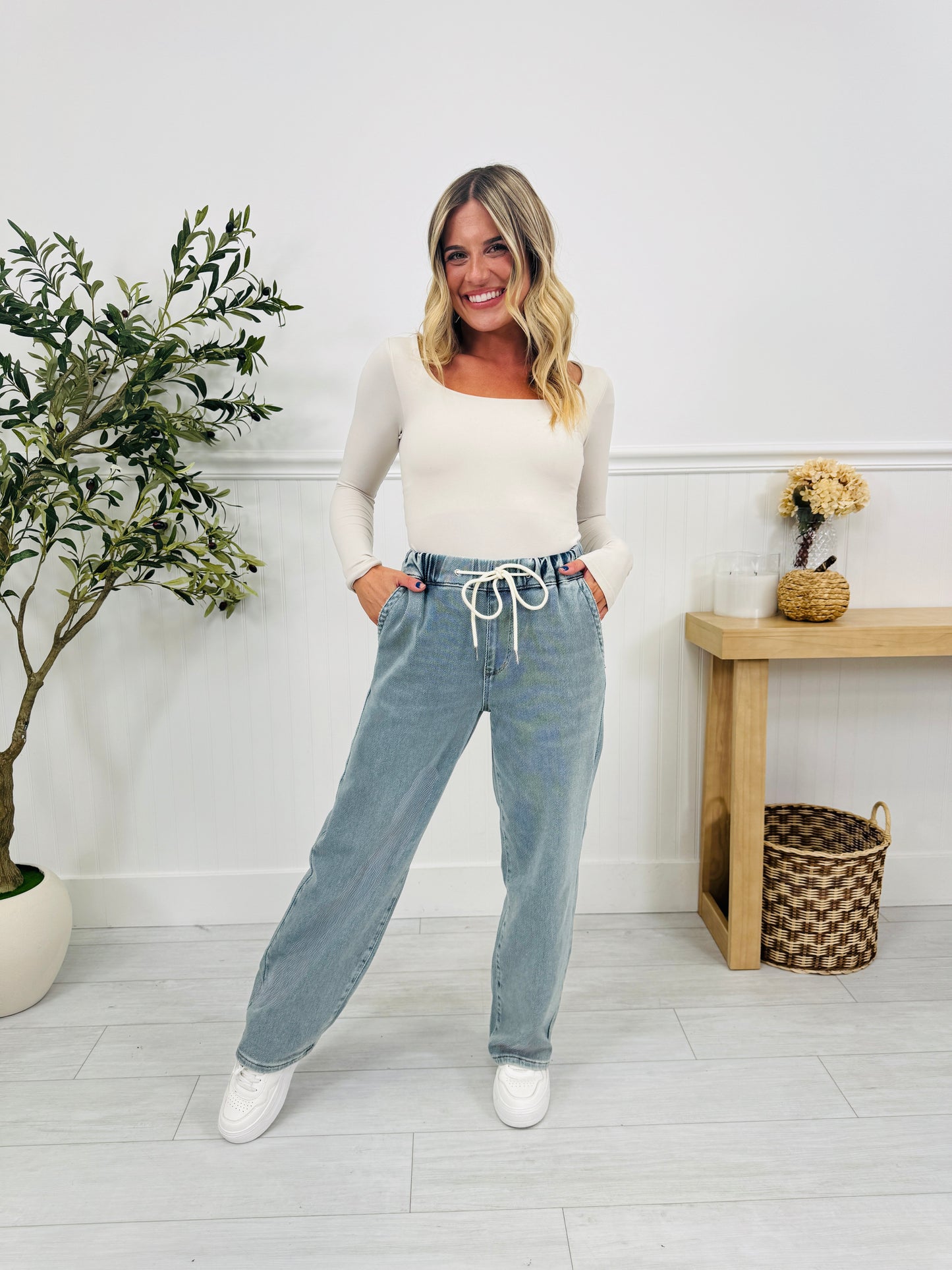 Judy Blue Laid Back Luxury Baggy Jeans