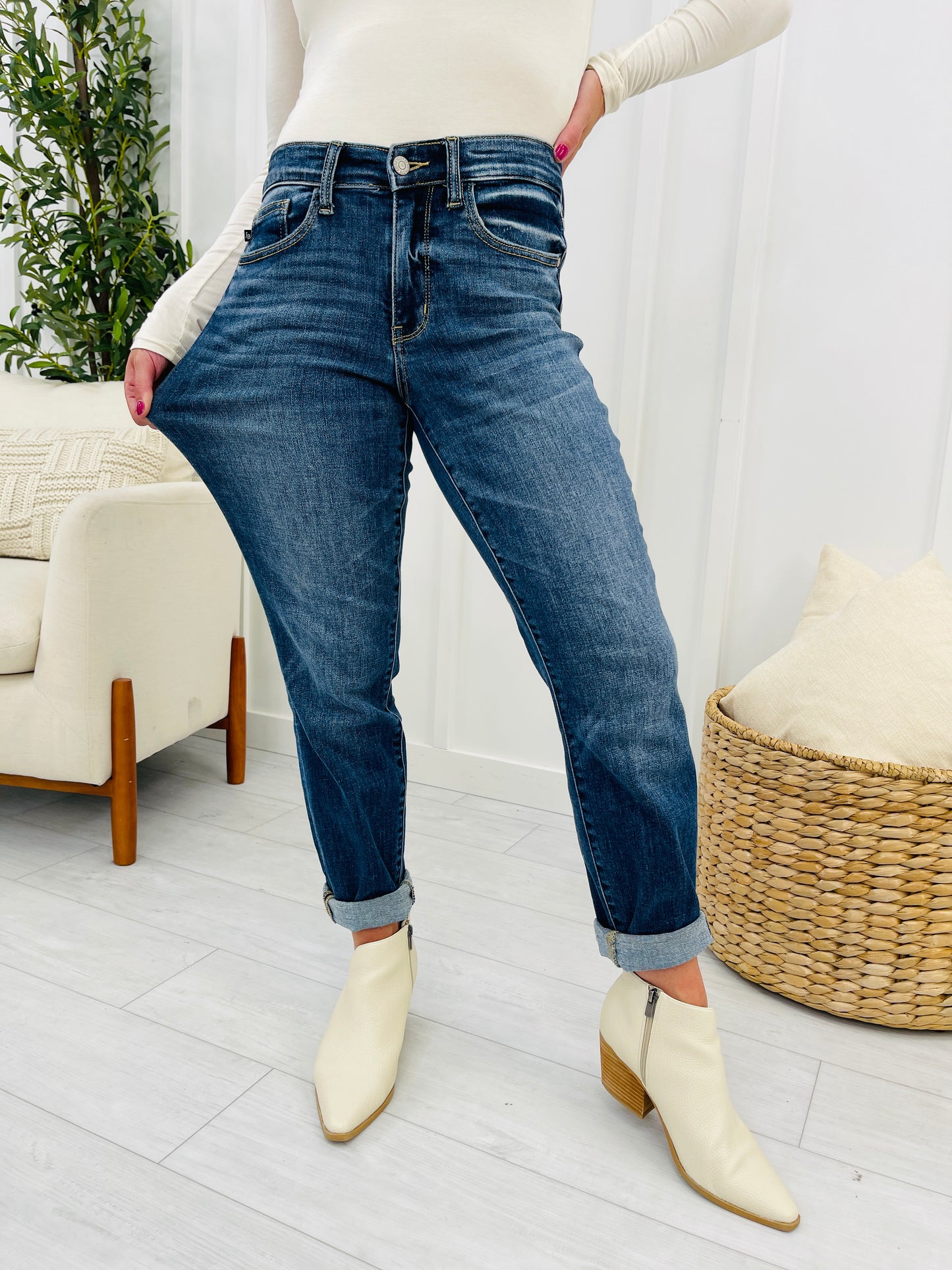 Judy Blue Convince Your Boyfriend Jeans in Reg/Curvy