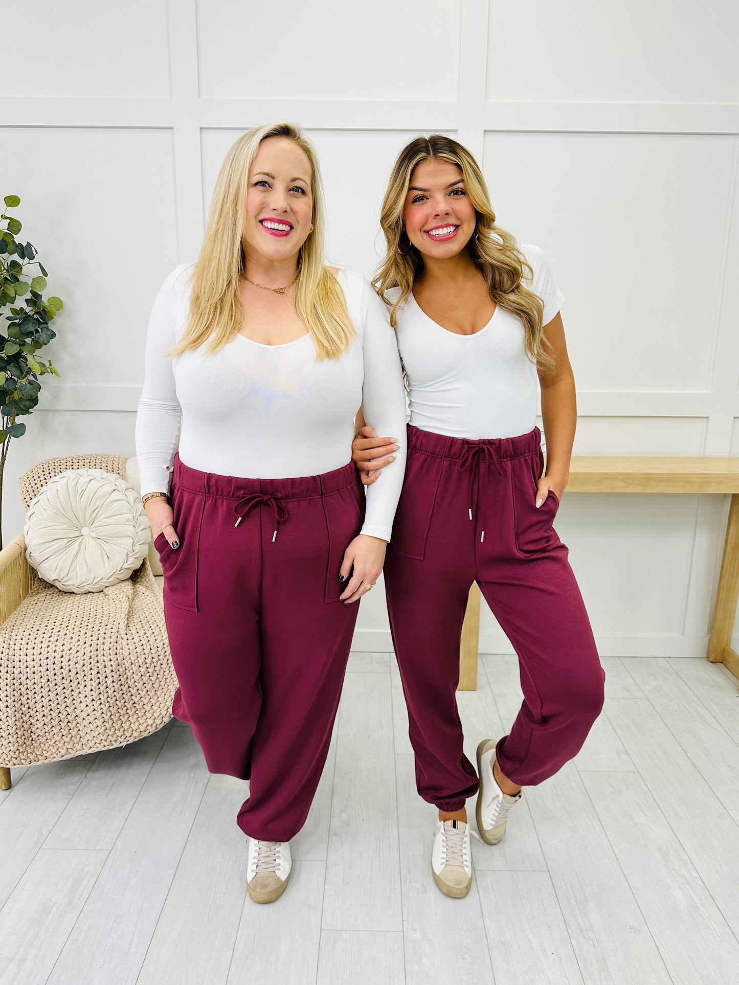 REG/CURVY Merlot Moves Joggers