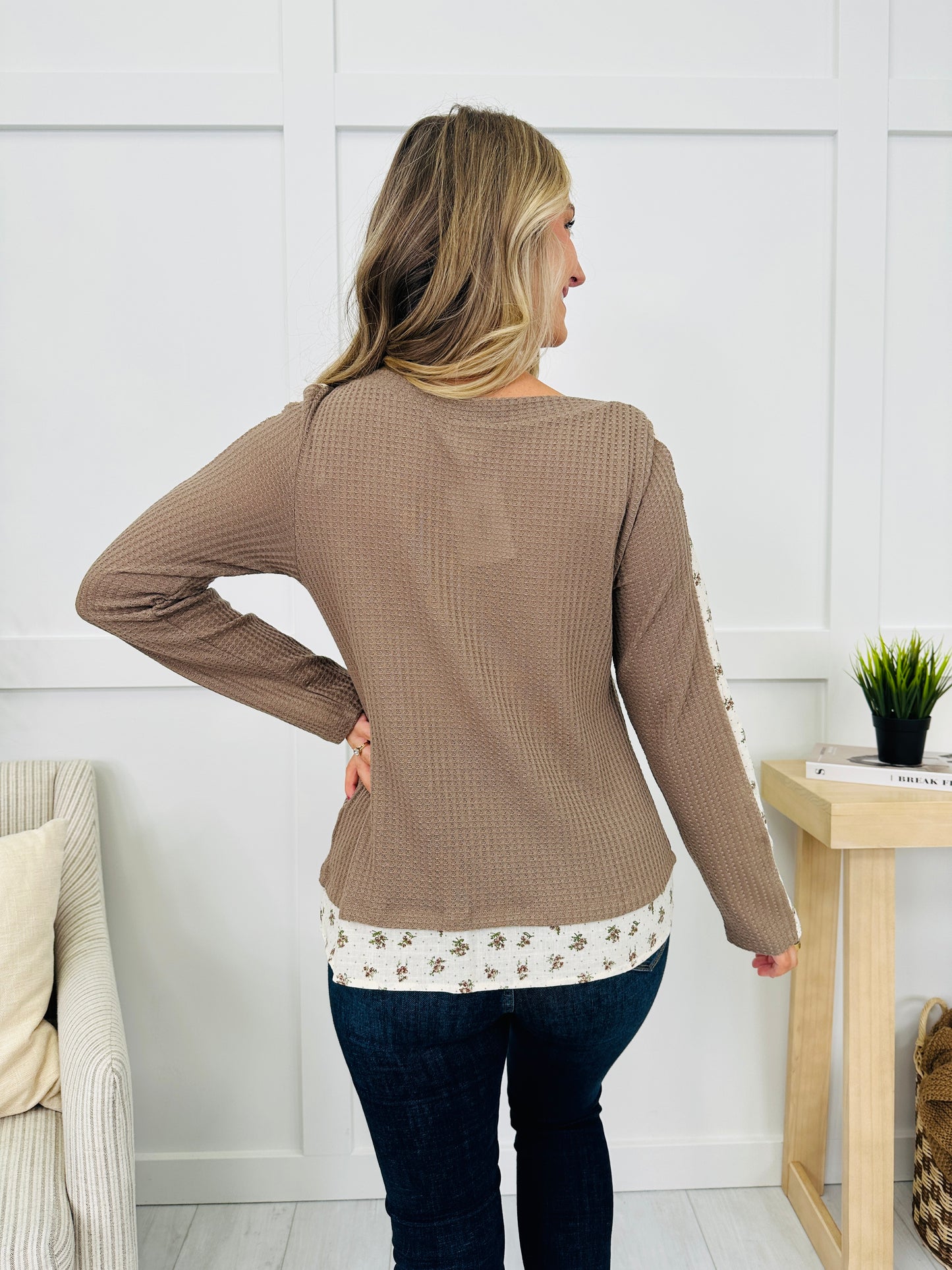 Bloom Along The Way Top in Mocha