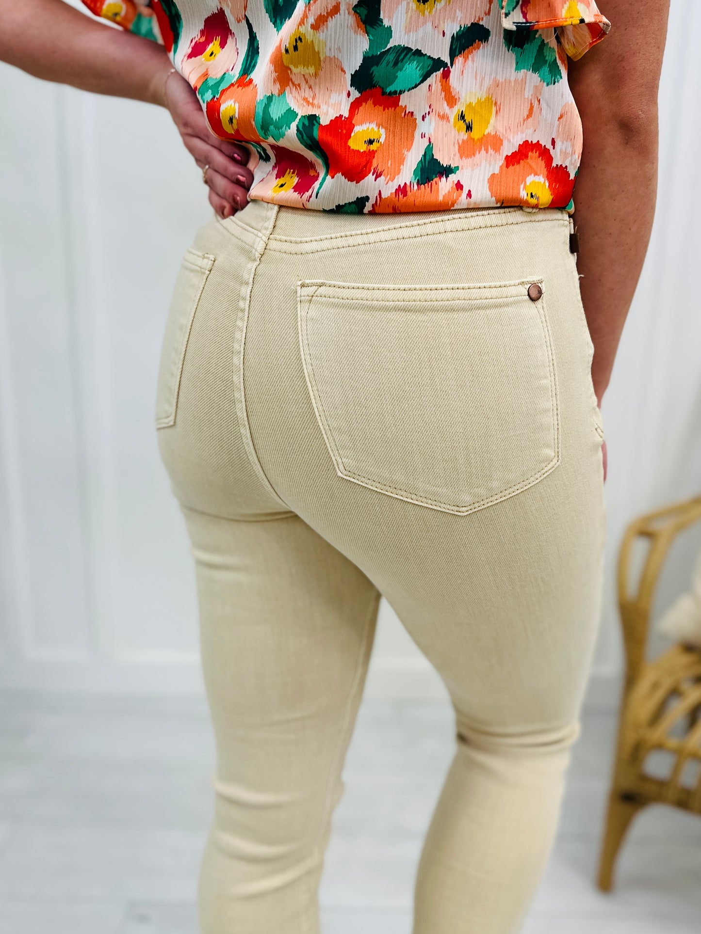 Judy Blue Khaki is The New White Tummy Control Skinny Jeans in Reg/Curvy