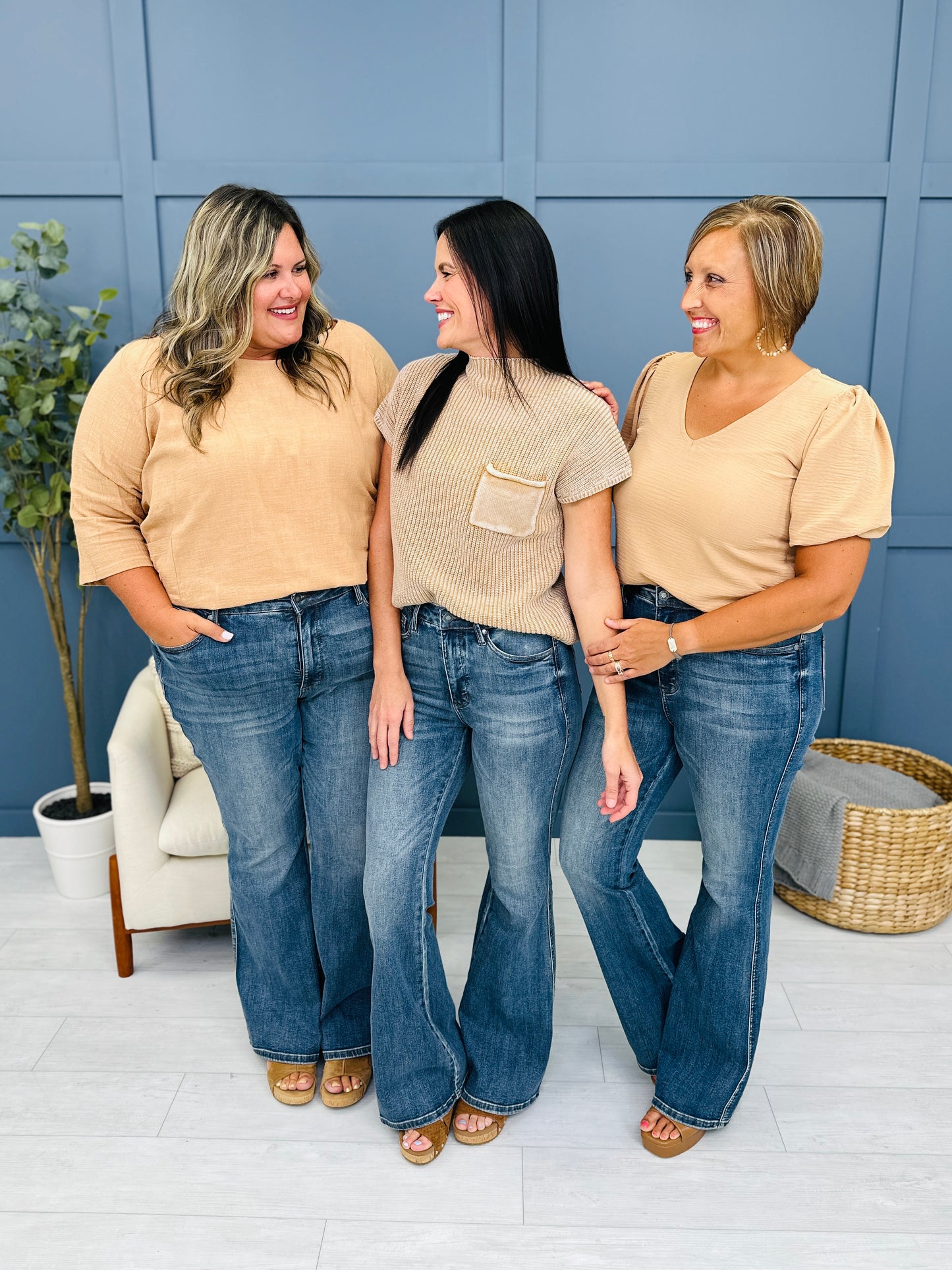 Judy Blue Stop and Stare Tummy Control Flare Jeans in Reg/Curvy