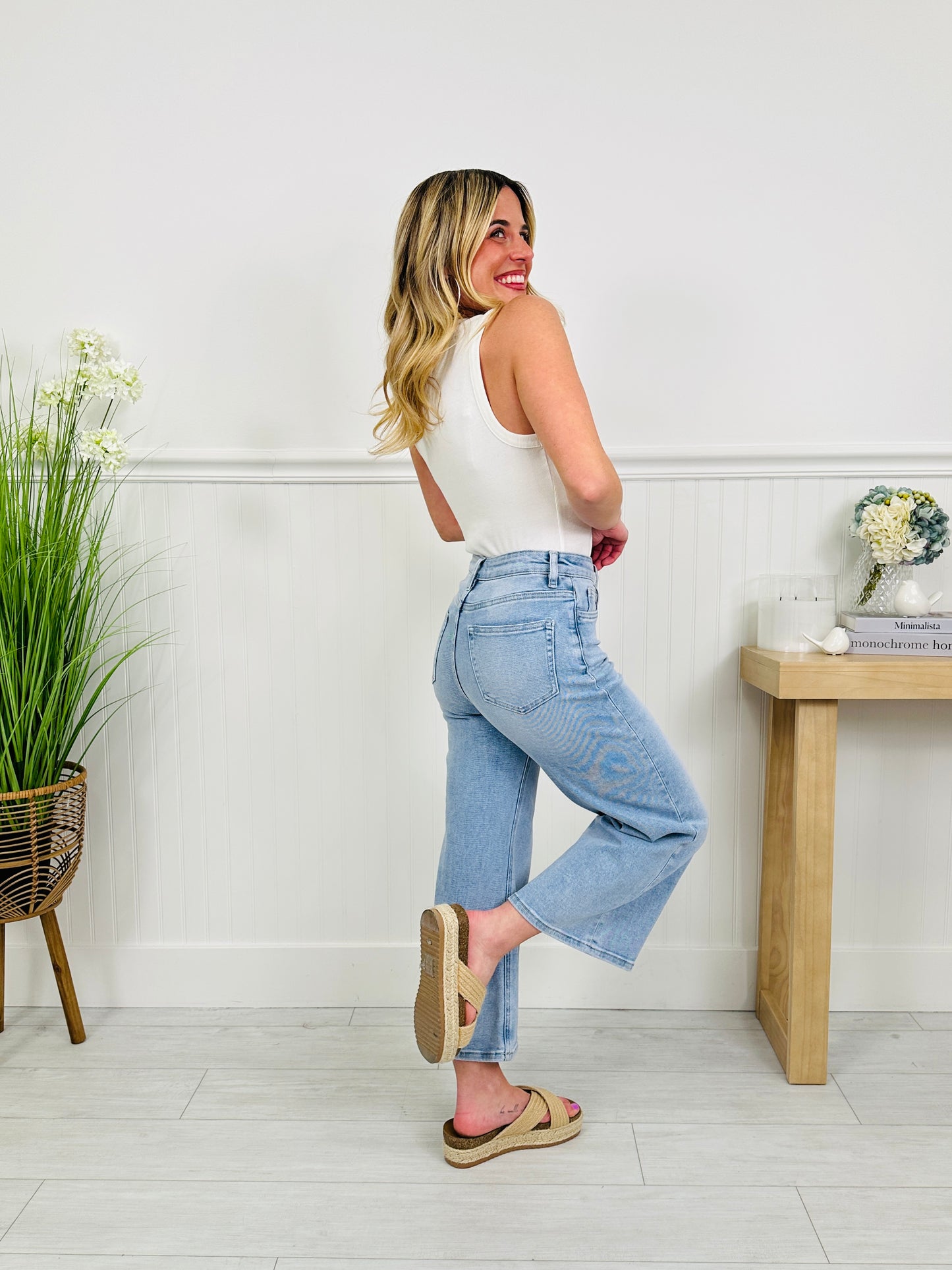 Basic in The Best Way Tummy Control Cropped Wide Leg Jeans