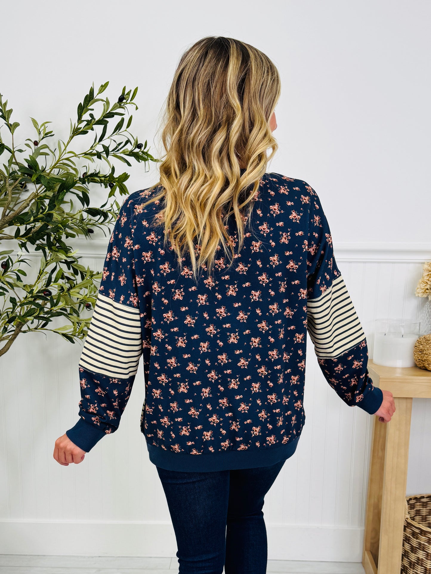 Blooming Beauty Pullover In Navy