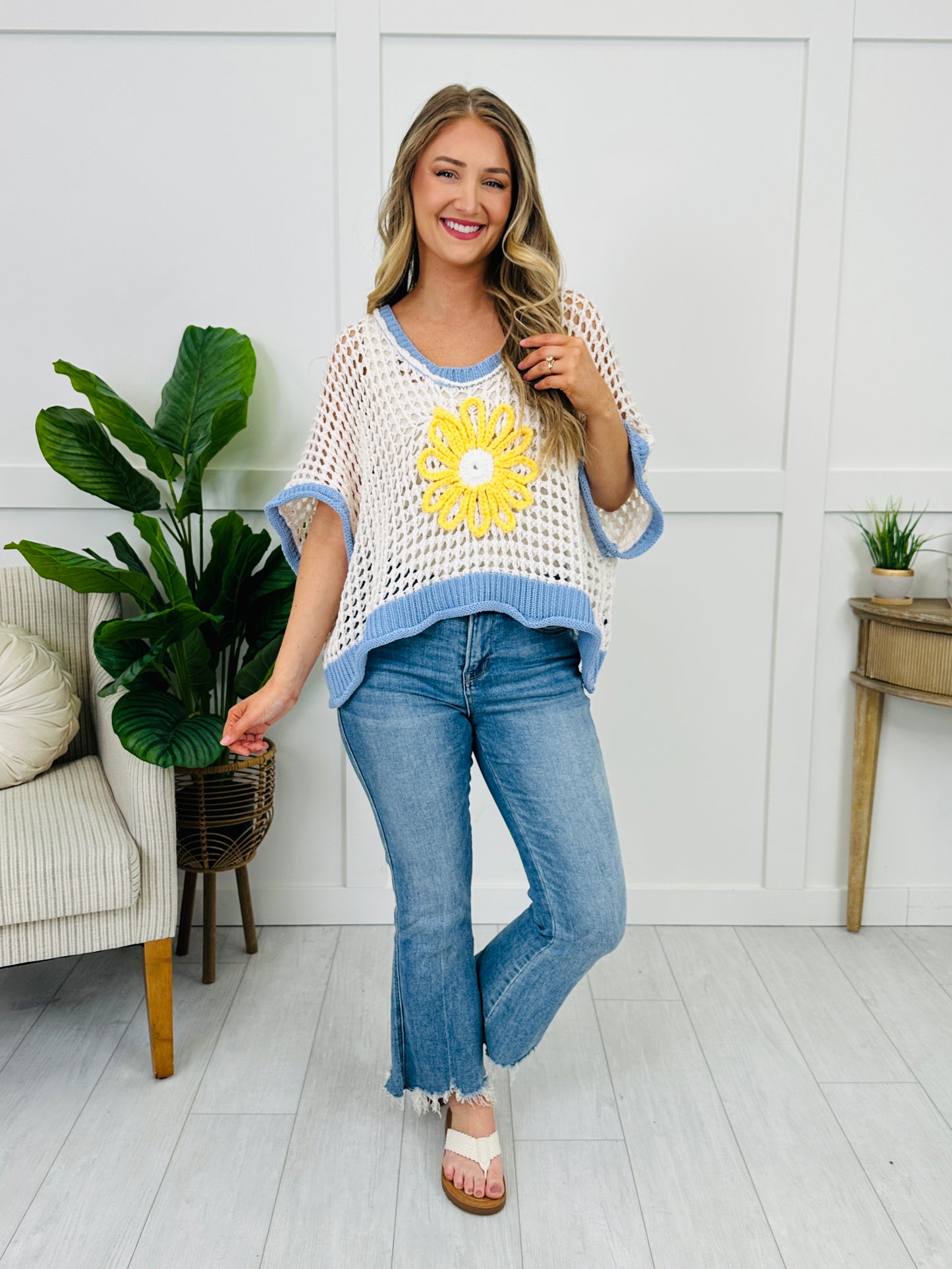 Minimal Motion Top in Ivory/Evening Blue