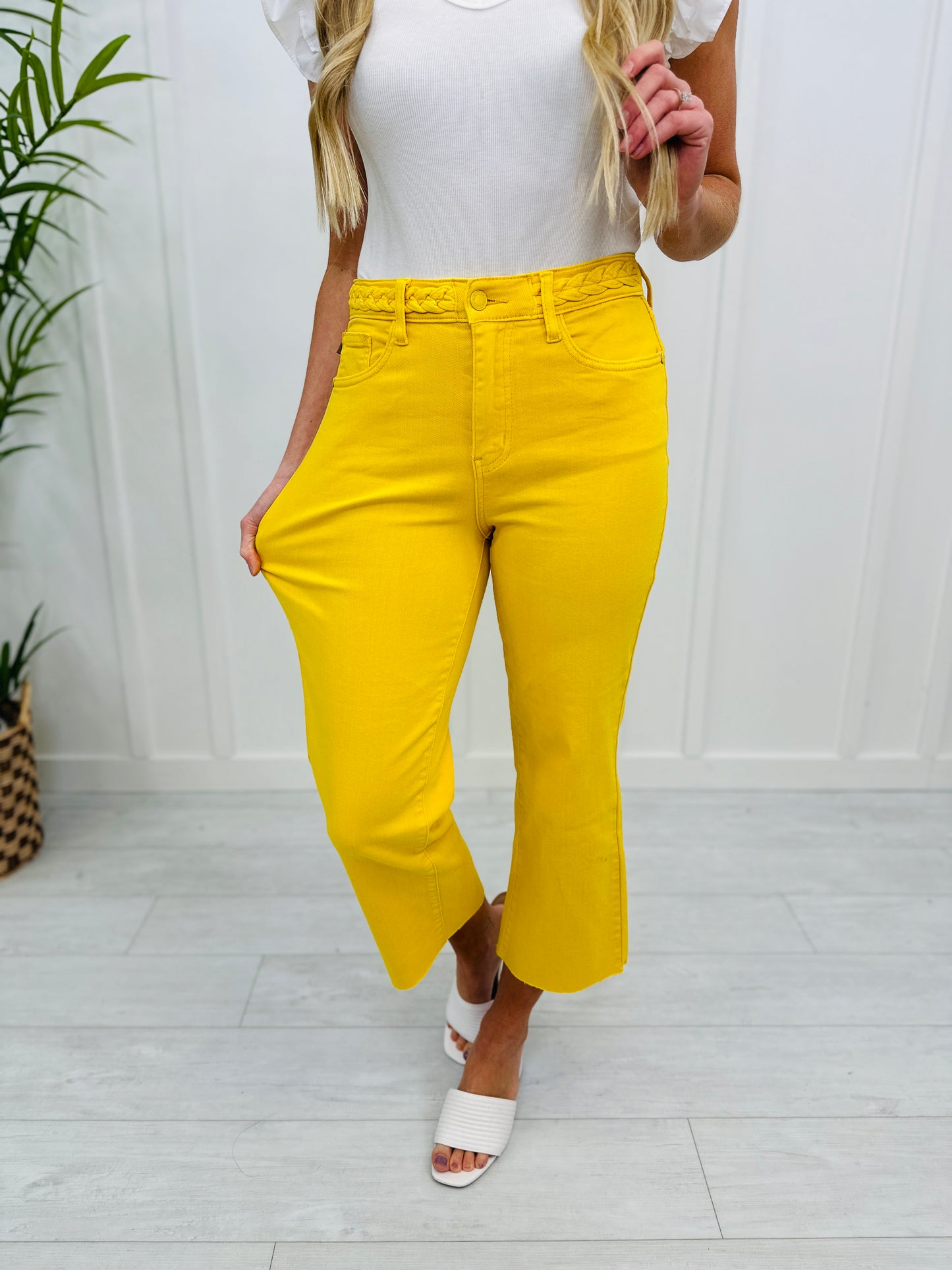 Judy Blue Walking on Sunshine Cropped Wide Leg Jeans in Reg/Curvy