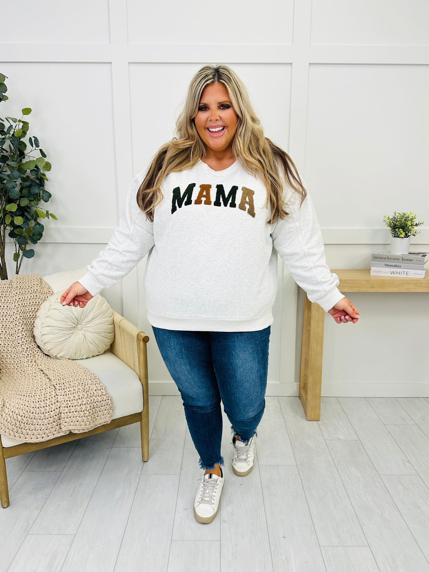 REG/CURVY MOCO Exclusive Mama Crewneck