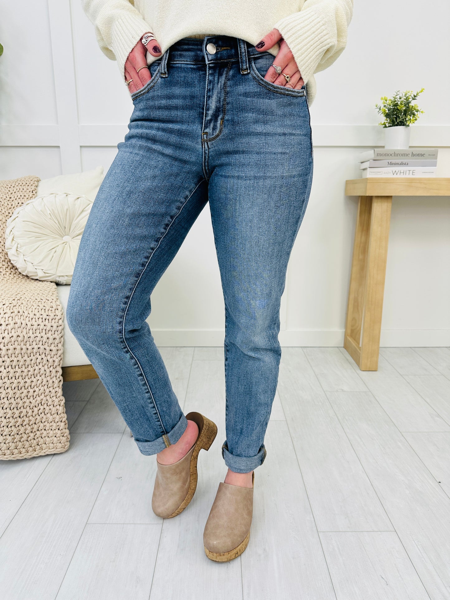 Judy Blue Instant Classic Slim Fit Jeans in Reg/Curvy