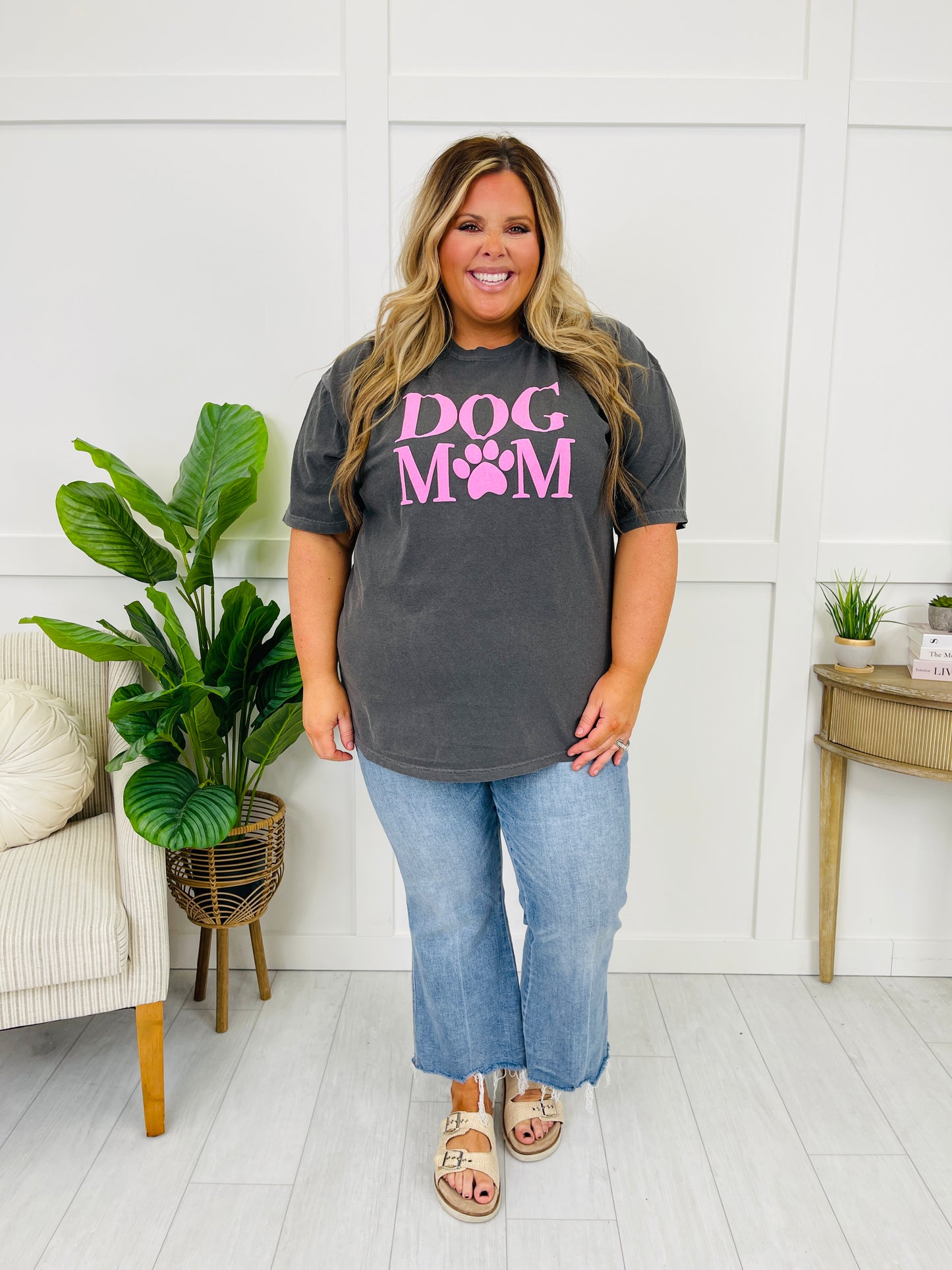 Dog Mom Graphic Tee