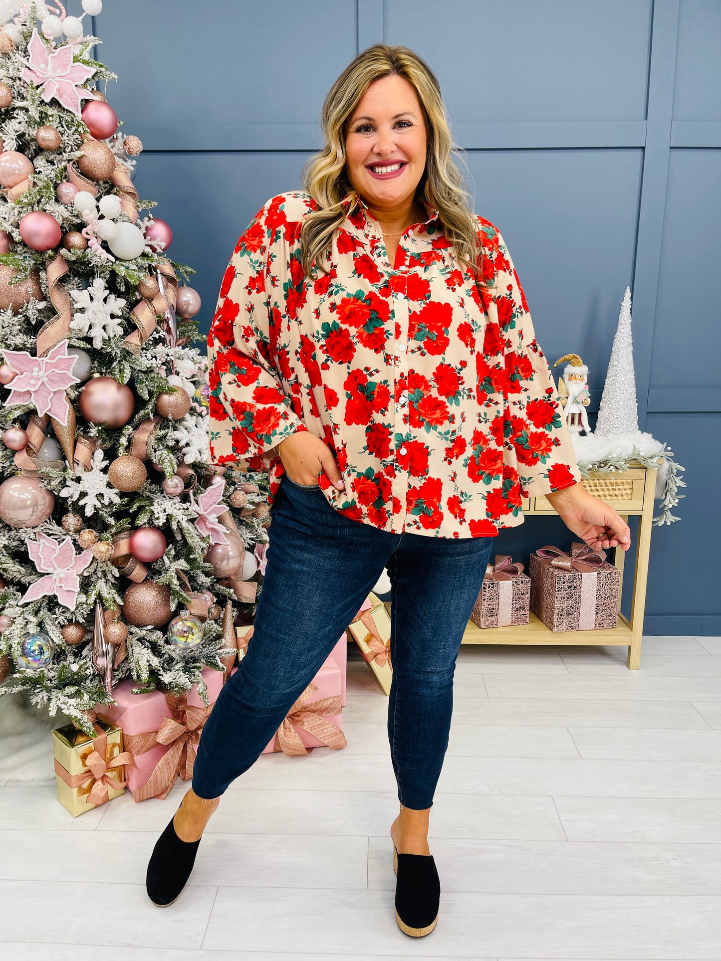 REG/CURVY Holiday Blossoms Top