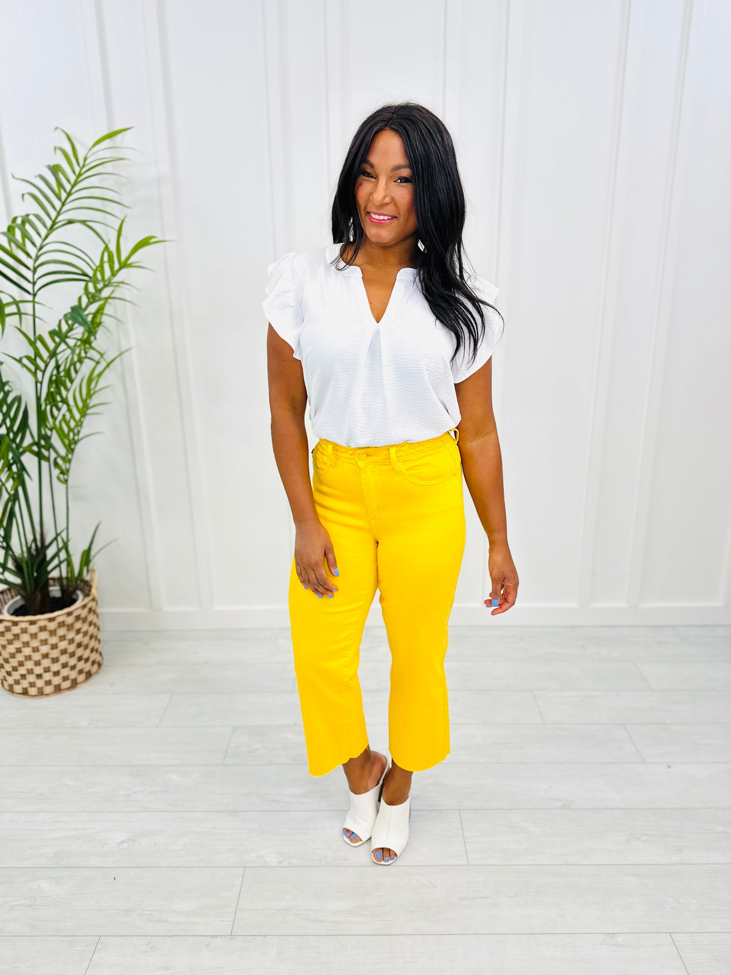 Judy Blue Walking on Sunshine Cropped Wide Leg Jeans in Reg/Curvy