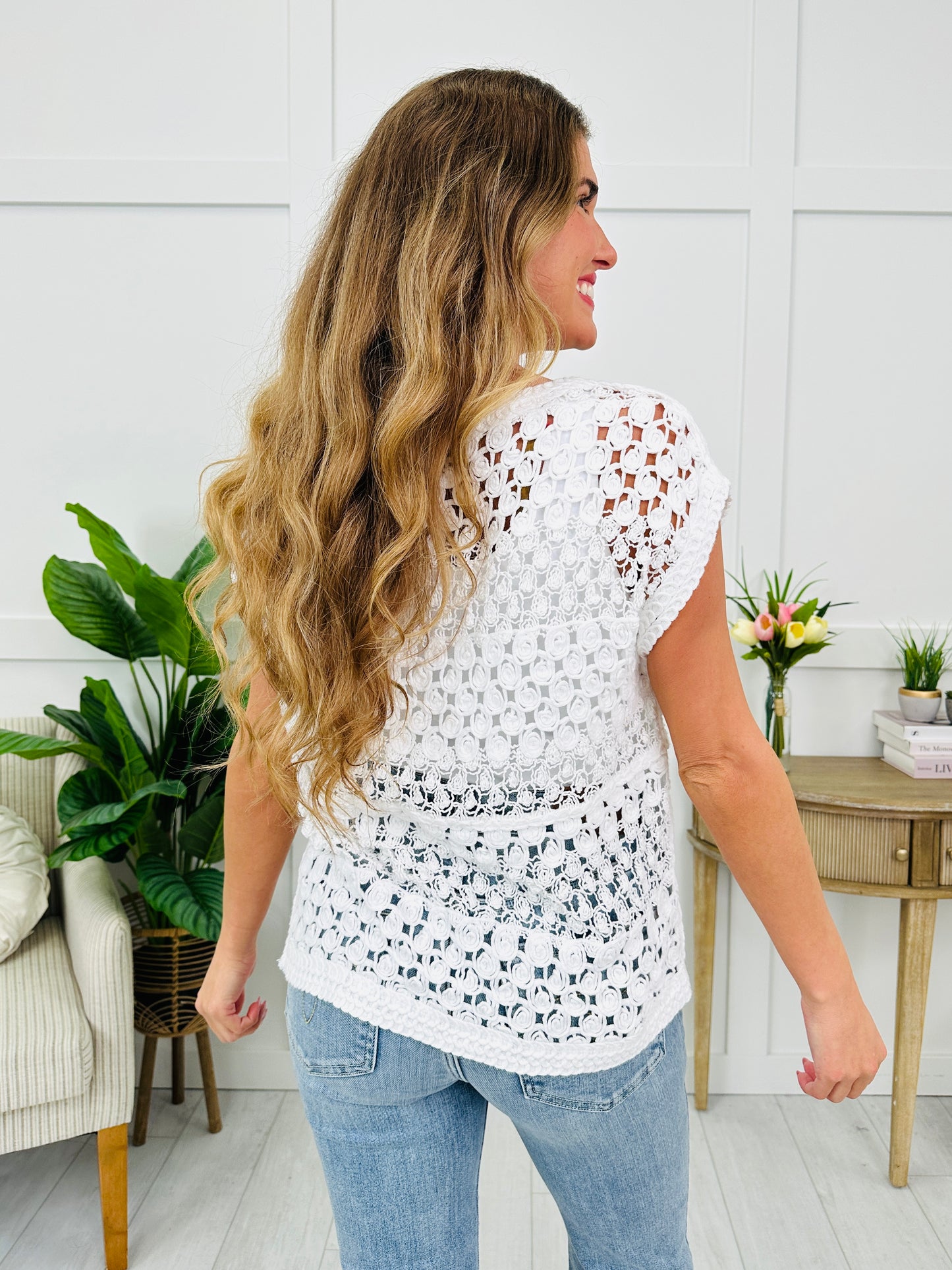 Off-Duty Babe Top In Off White