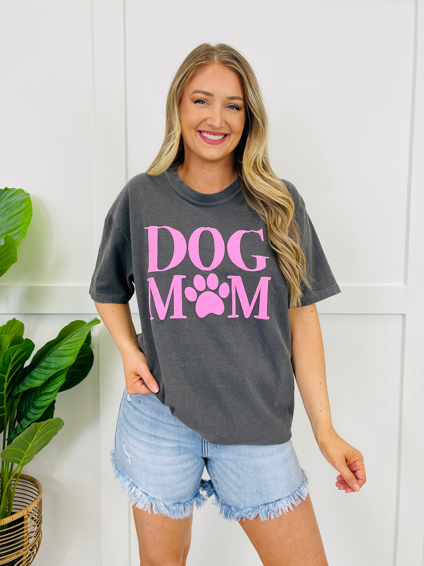 Dog Mom Graphic Tee