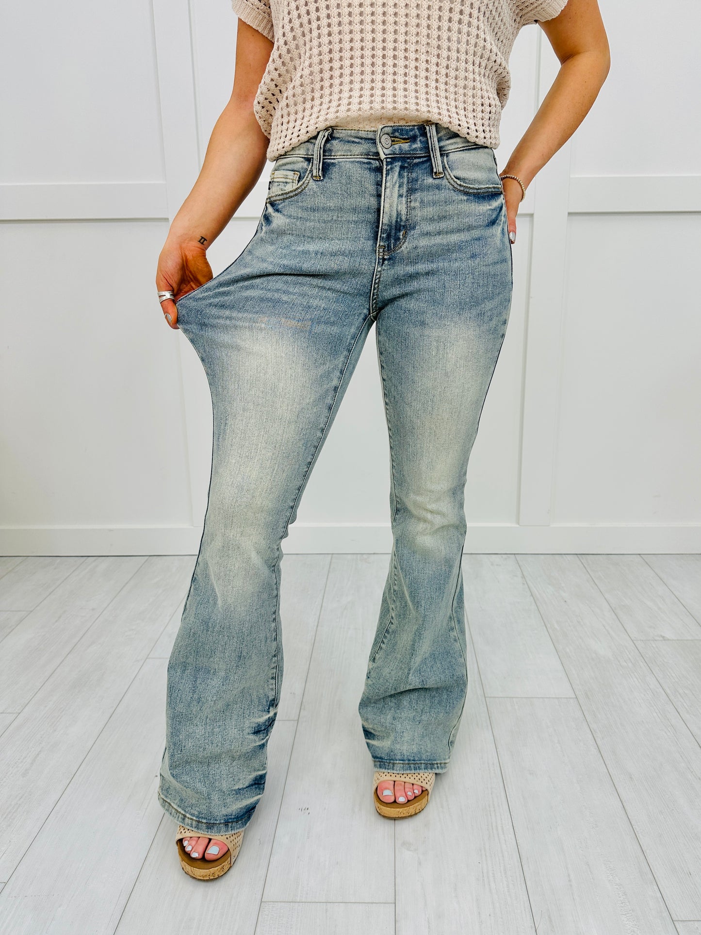 Judy Blue Major Crush Tinted Flare Jeans in Reg/Curvy