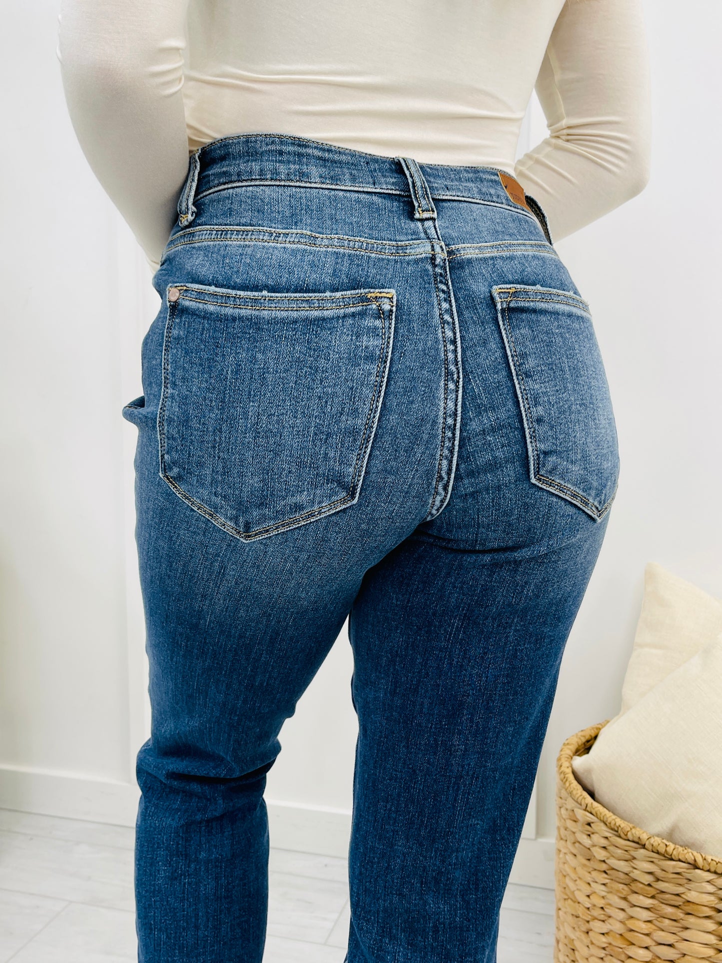 Judy Blue Convince Your Boyfriend Jeans in Reg/Curvy