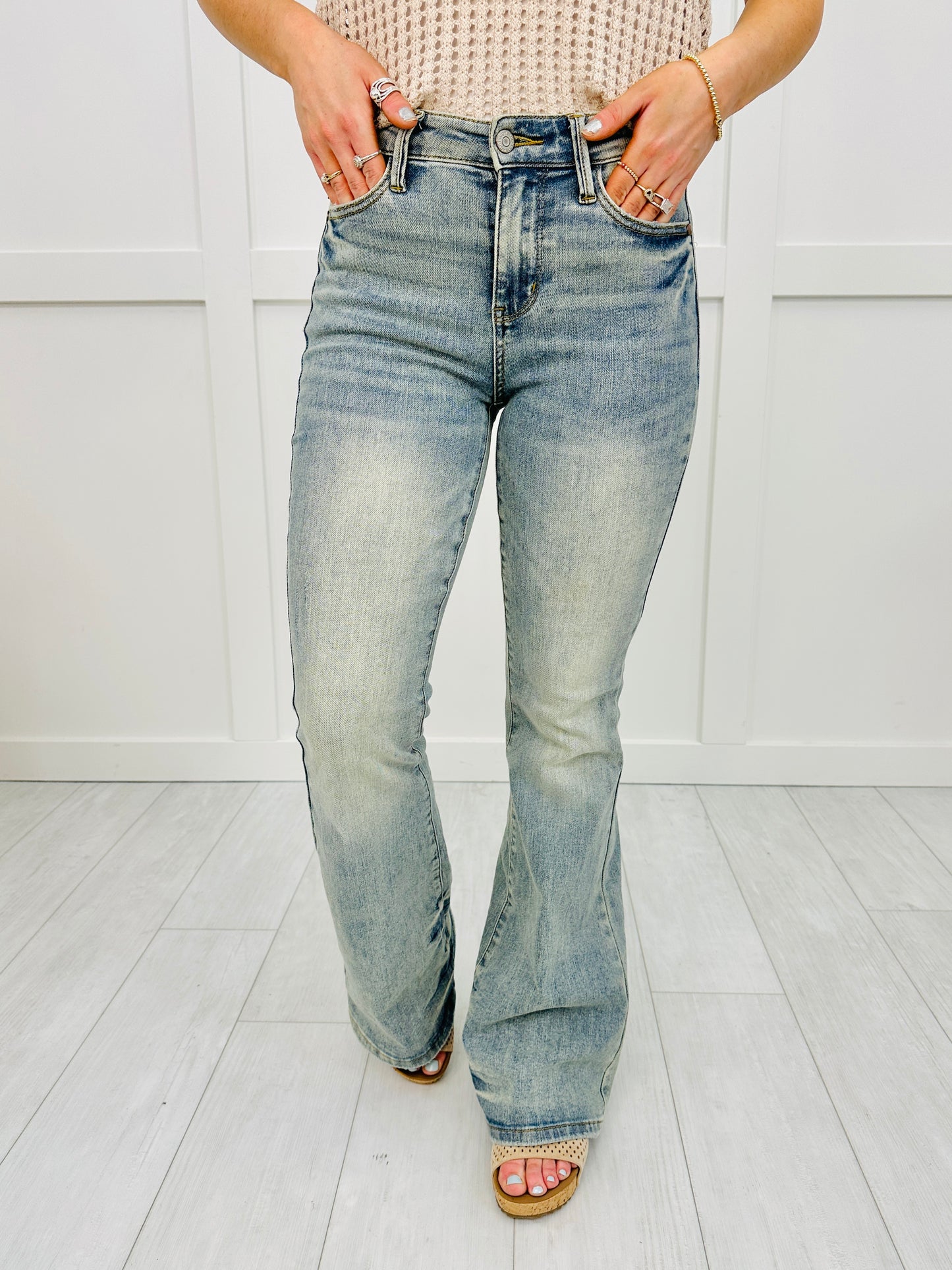 Judy Blue Major Crush Tinted Flare Jeans in Reg/Curvy