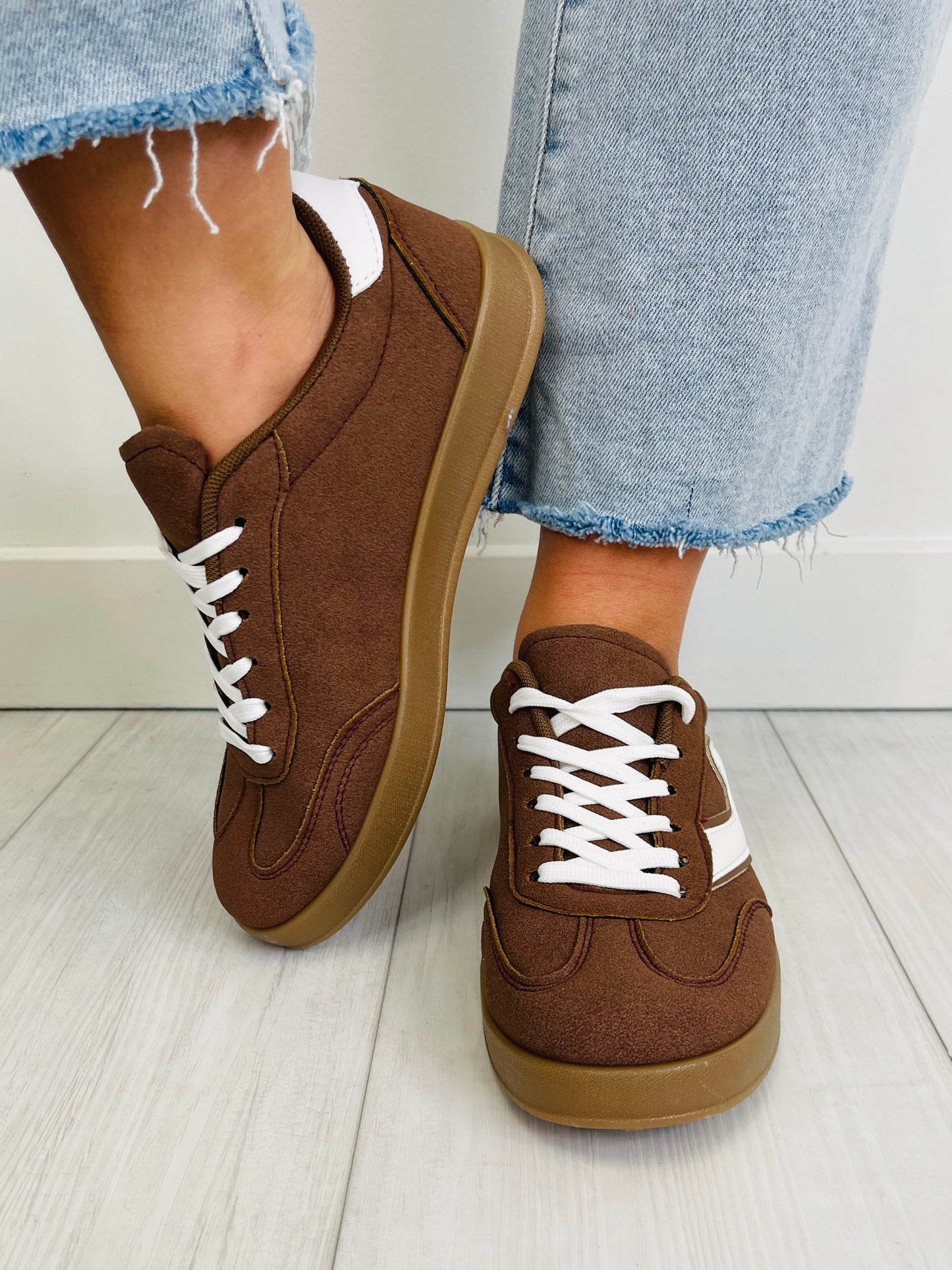 Good Company Sneakers In Brown