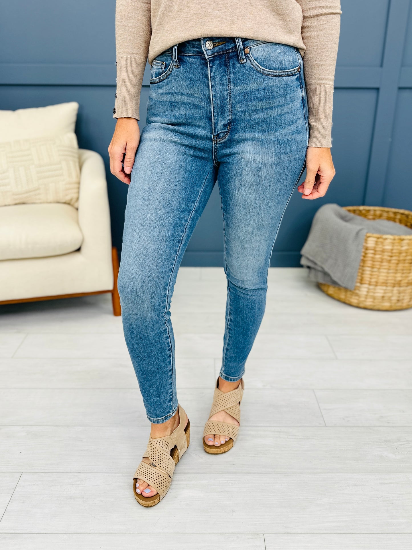 Judy Blue Triple Threat Tummy Control and Butt Lifting Skinny Jeans in REG/CURVY