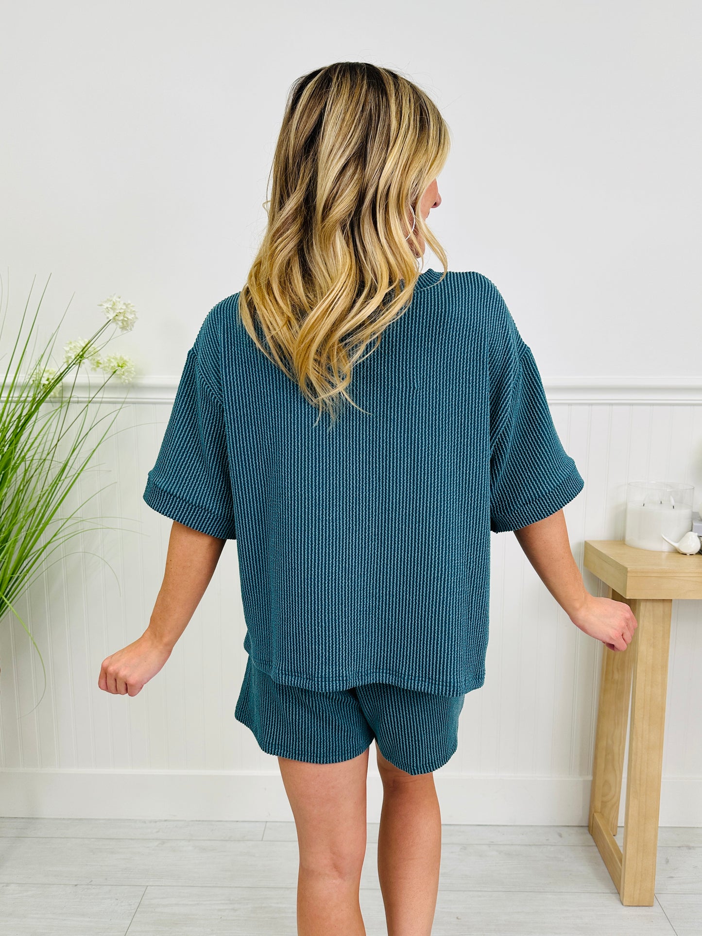 Set The Vibe Set In Multiple Colors